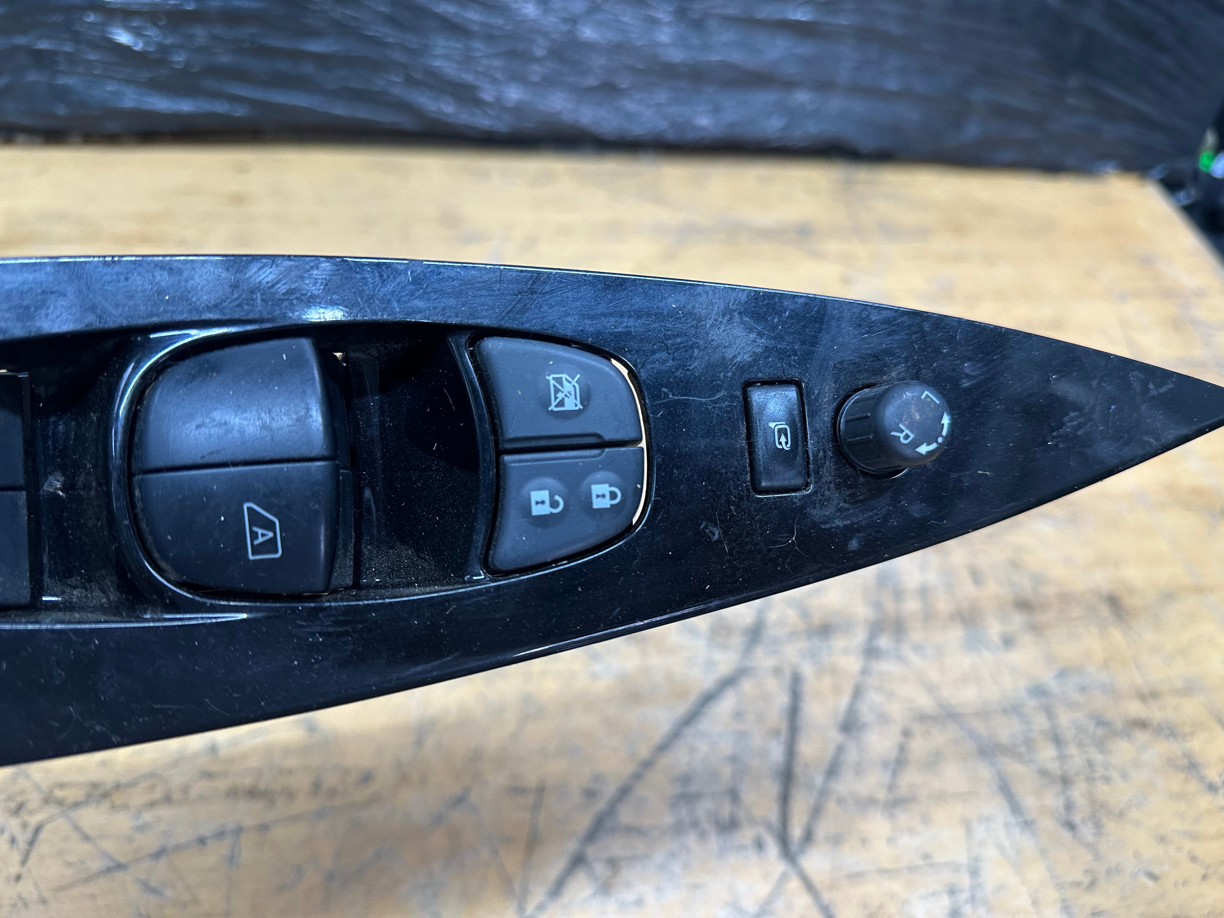 Nissan Leaf 2021 Front Right Door Window Switch (80960 3NM0A) (25401 5SJ0A)