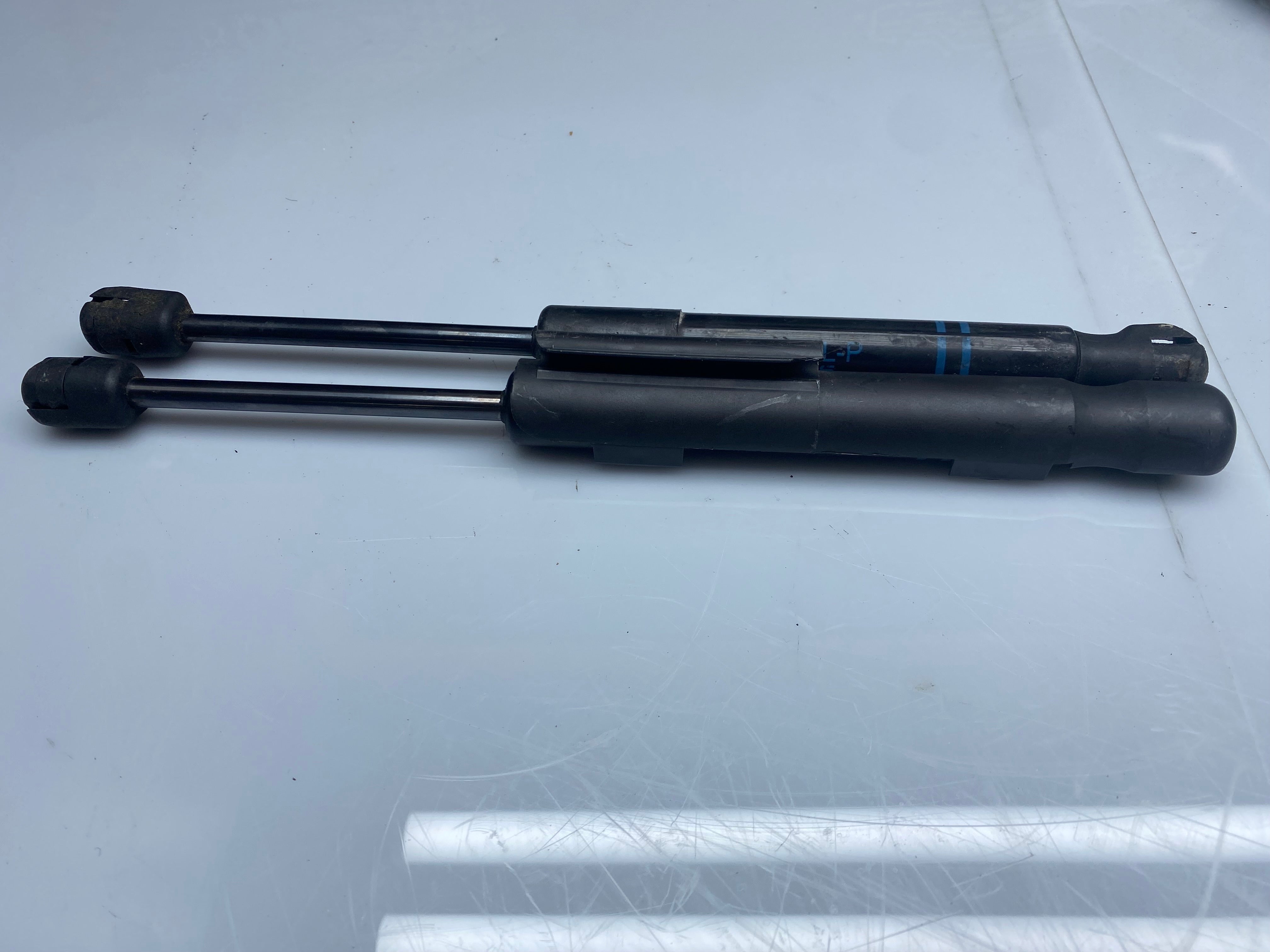 BMW 1 Series F20 / F21 Bonnet Struts Pair (51237239233-06) 2011–2019