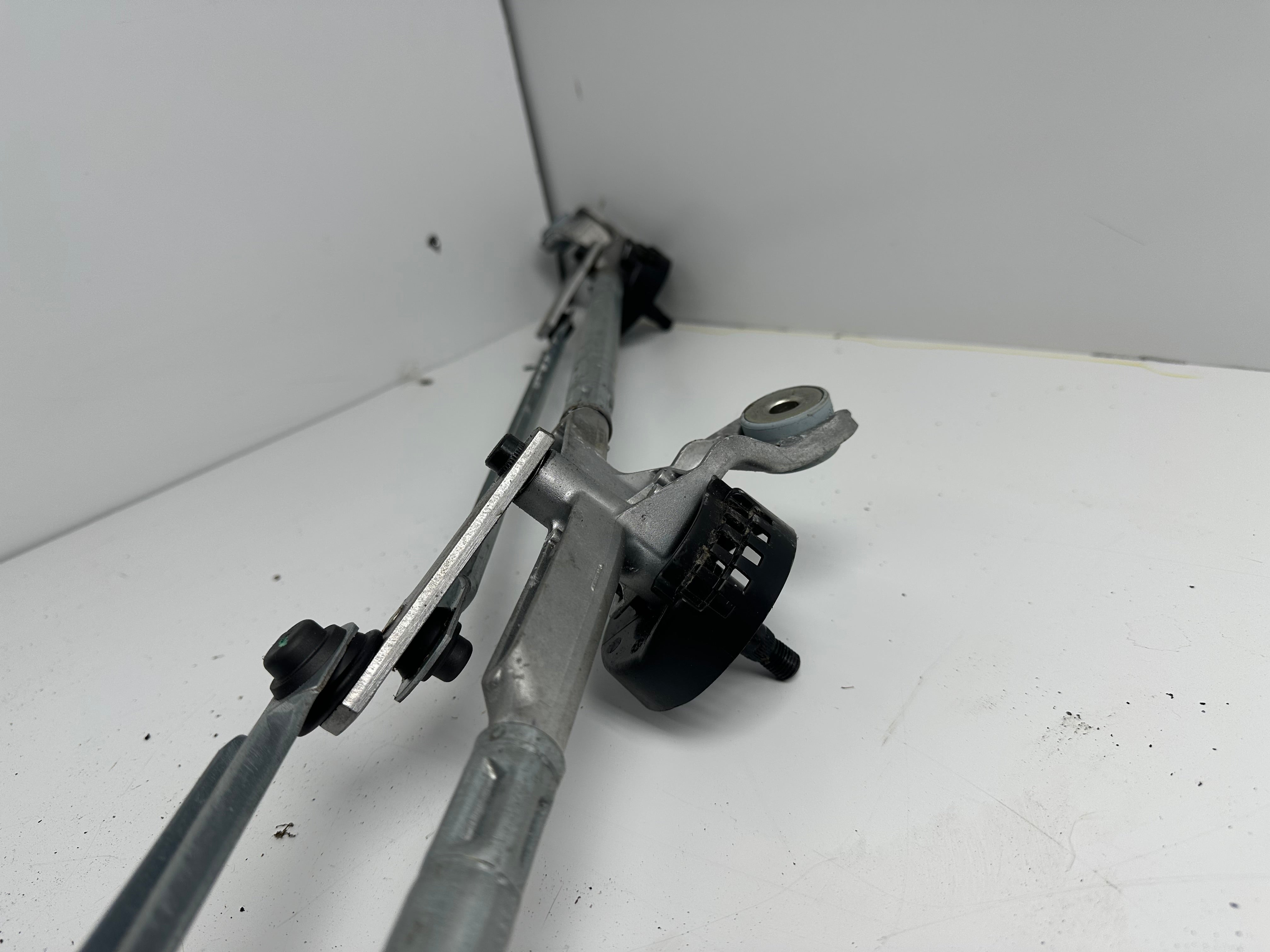 Nissan Juke F16 Front Wiper Motor & Linkage (288006PA0A W147043)