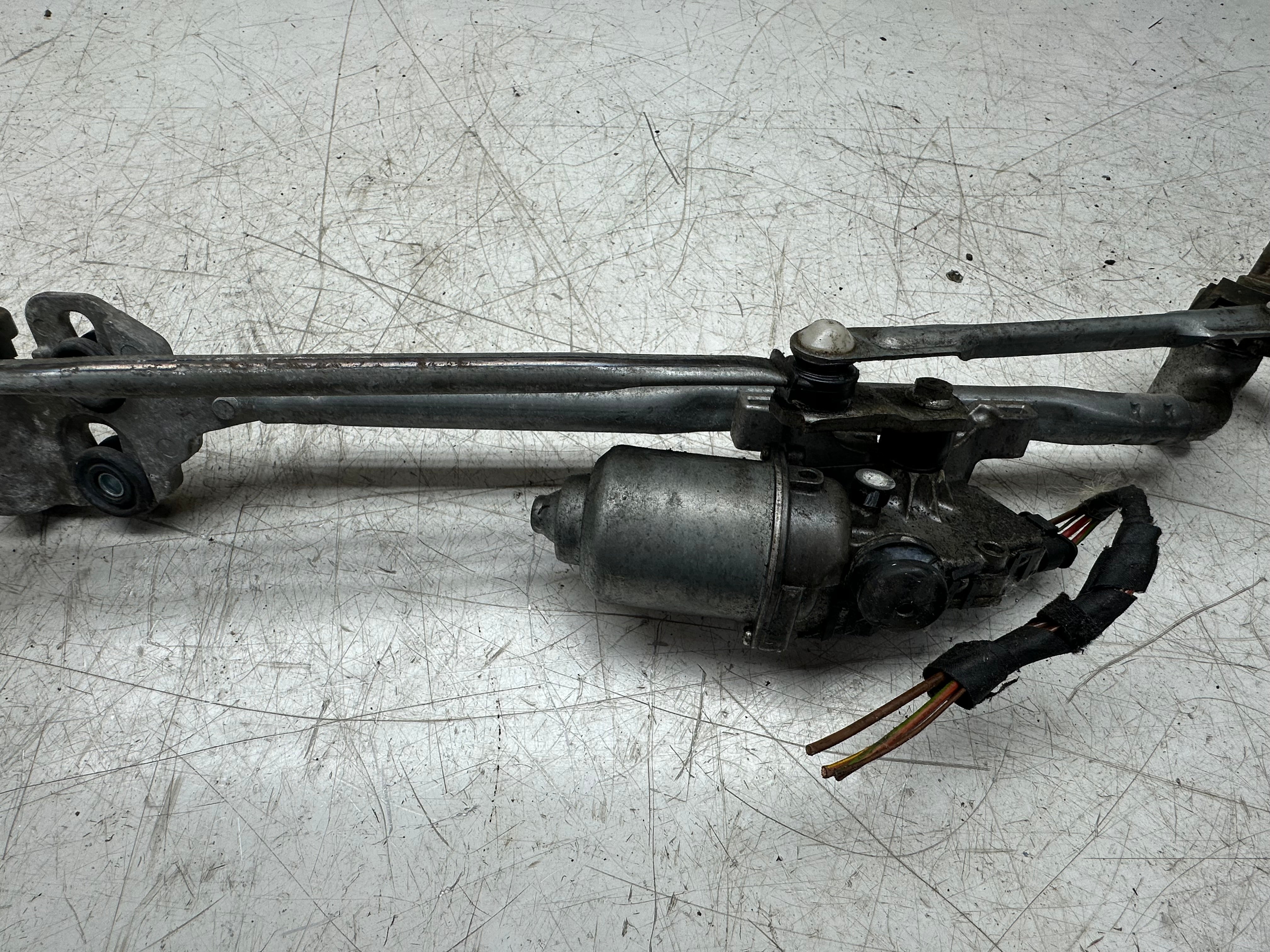BMW X5 F15 xDrive M Sport Front Wiper Motor 2014–2018 (7292654-08)