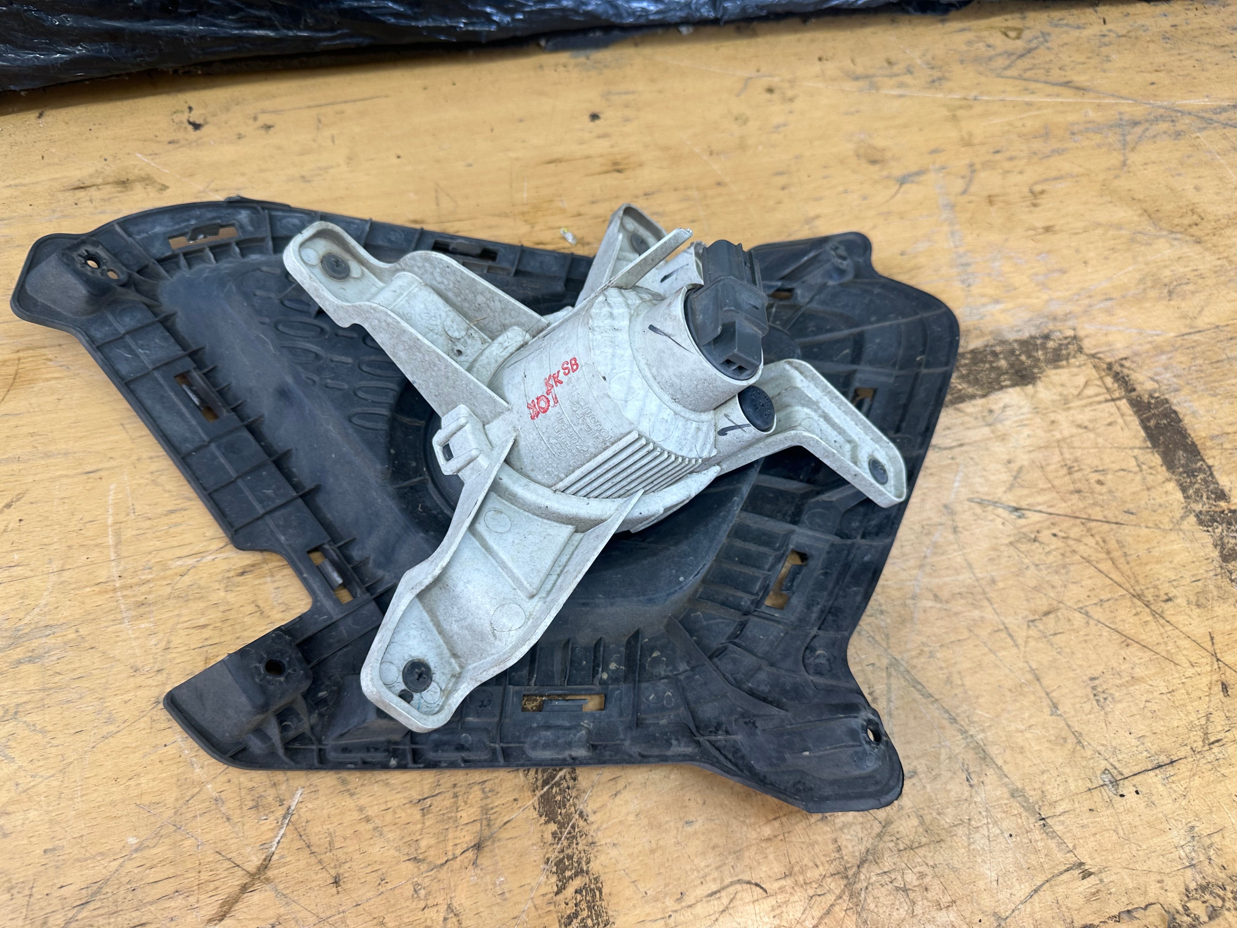 Hyundai i10 2014 Left Passenger Front Fog Light & Surround Trim (92201-B9000)