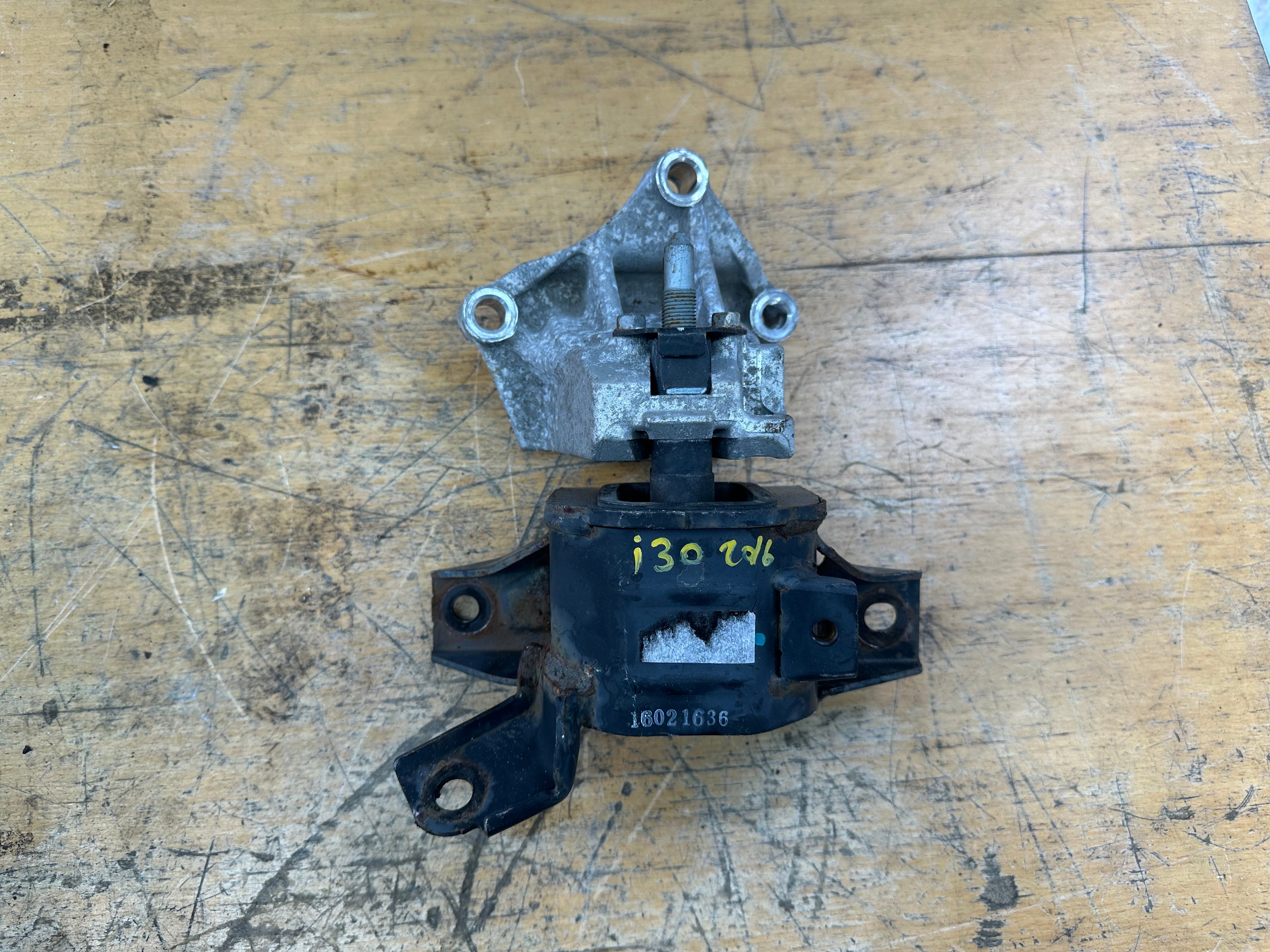 Hyundai i30 2016 & Kia Ceed 2017 Left Passenger Engine Mount 1.6 (21832-A5400)