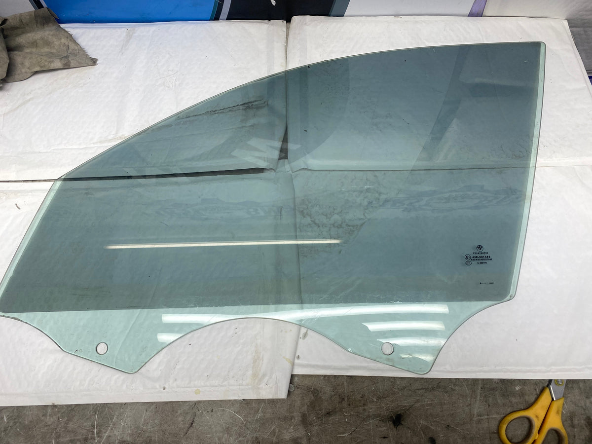 BMW 1 Series E87 Front Passenger Side Window Glass 2004–2011