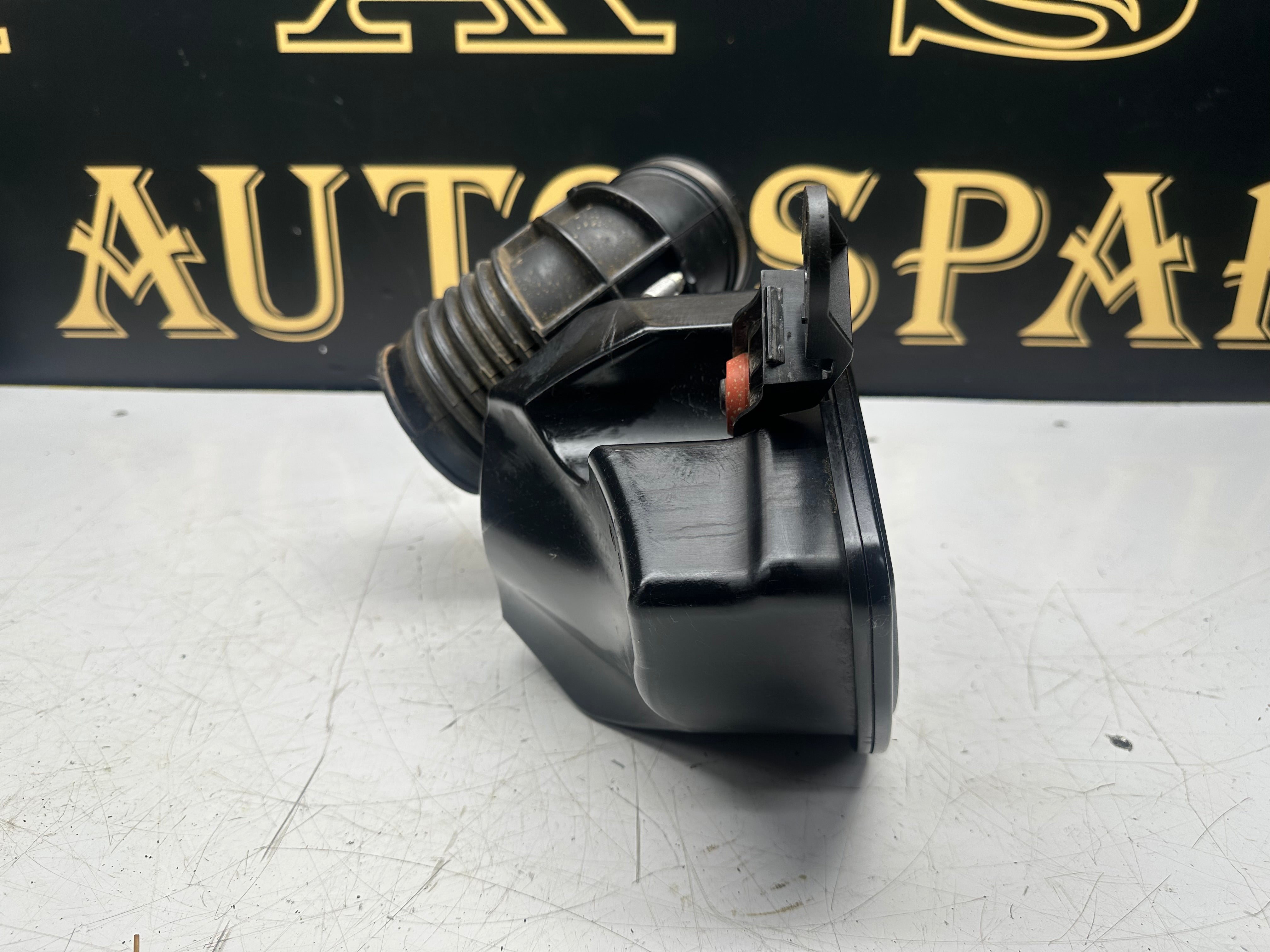 BMW G30 530E 2.0 Petrol Hybrid 2017–2023 Air Resonator (8612084) (8575039)