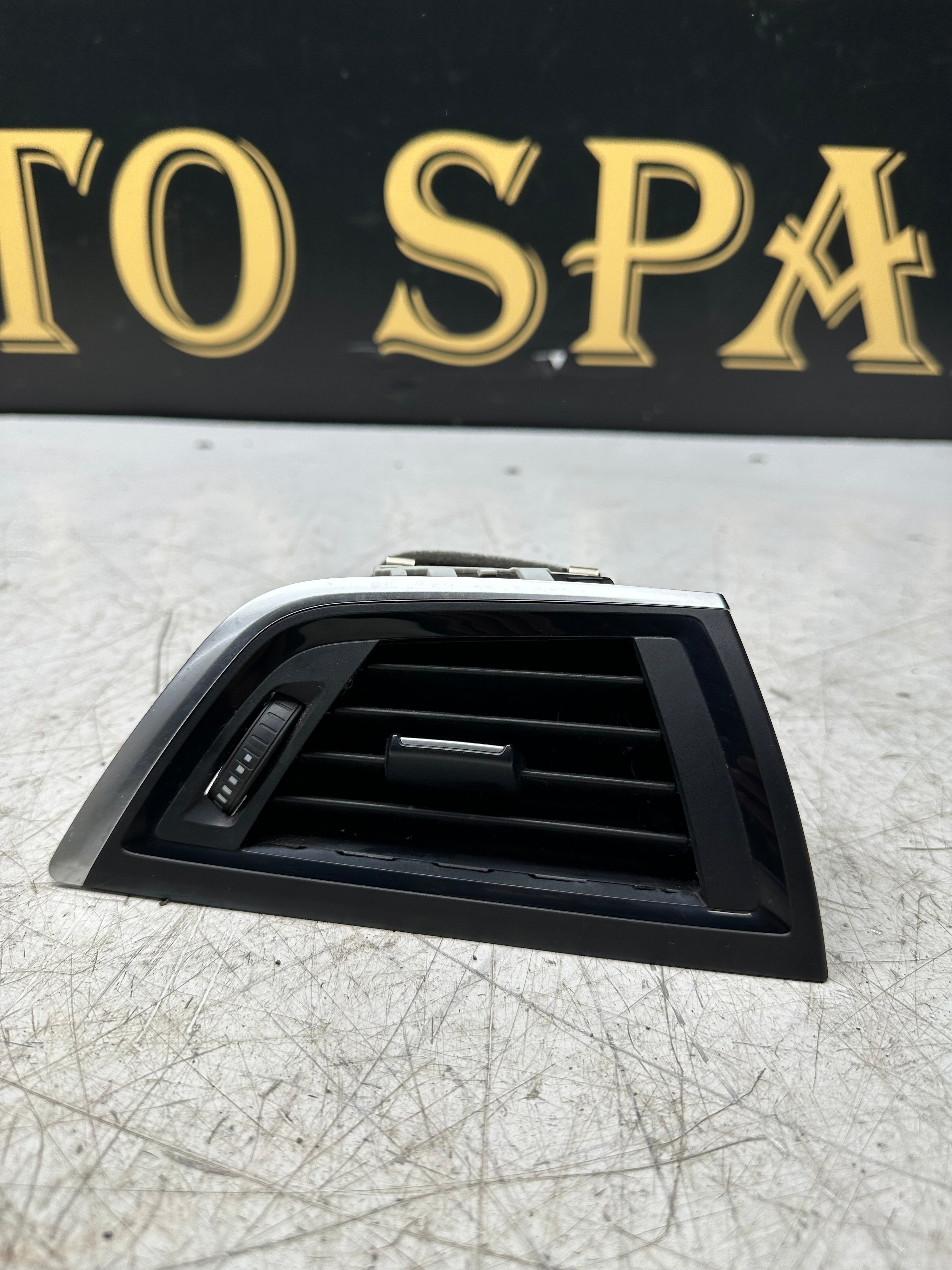 BMW 1 Series F40 Air Vent / Dashboard Vent – (7949339-05)