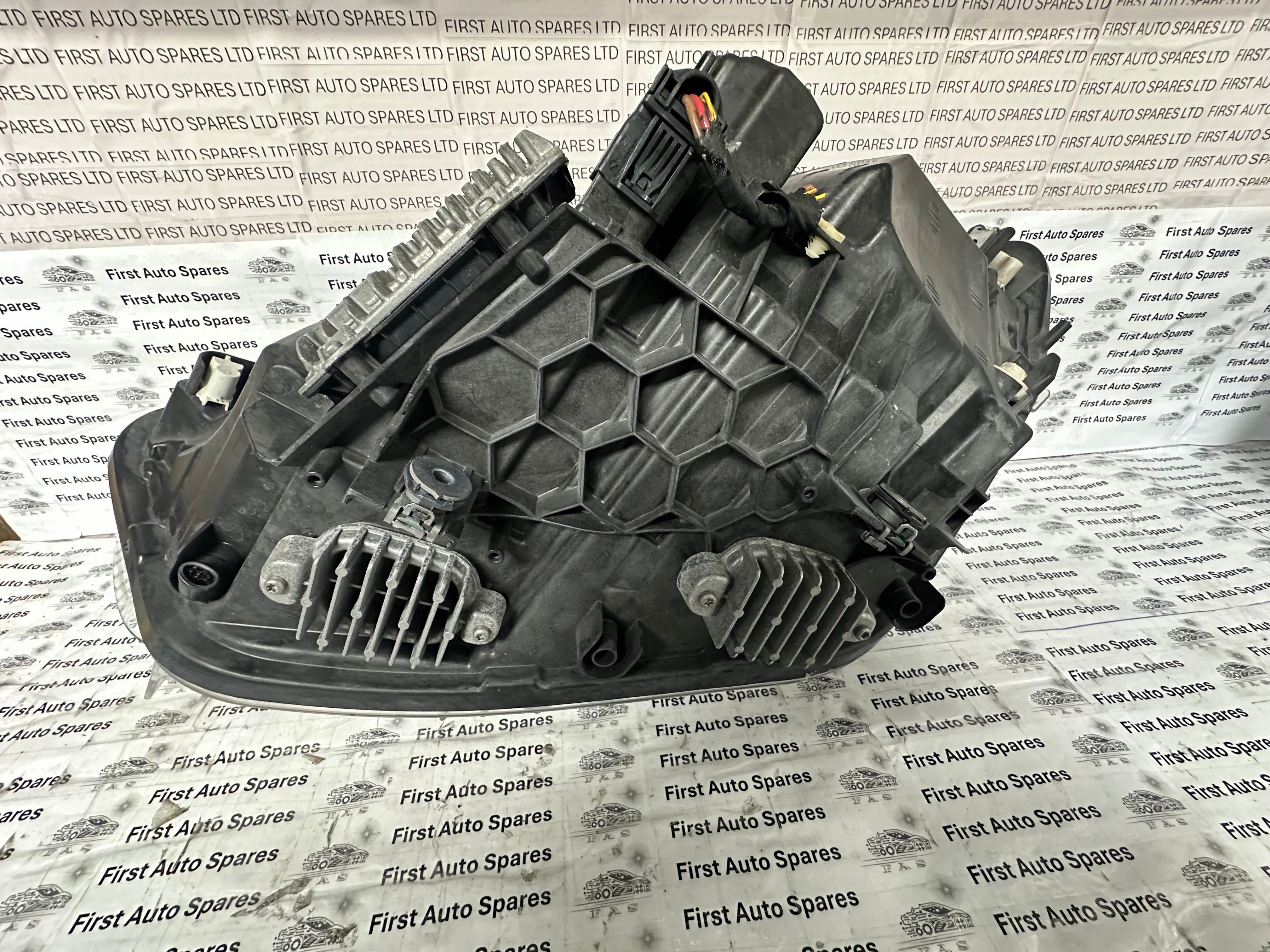 BMW 1 Series F21 Right LED Headlight (7214790-01)