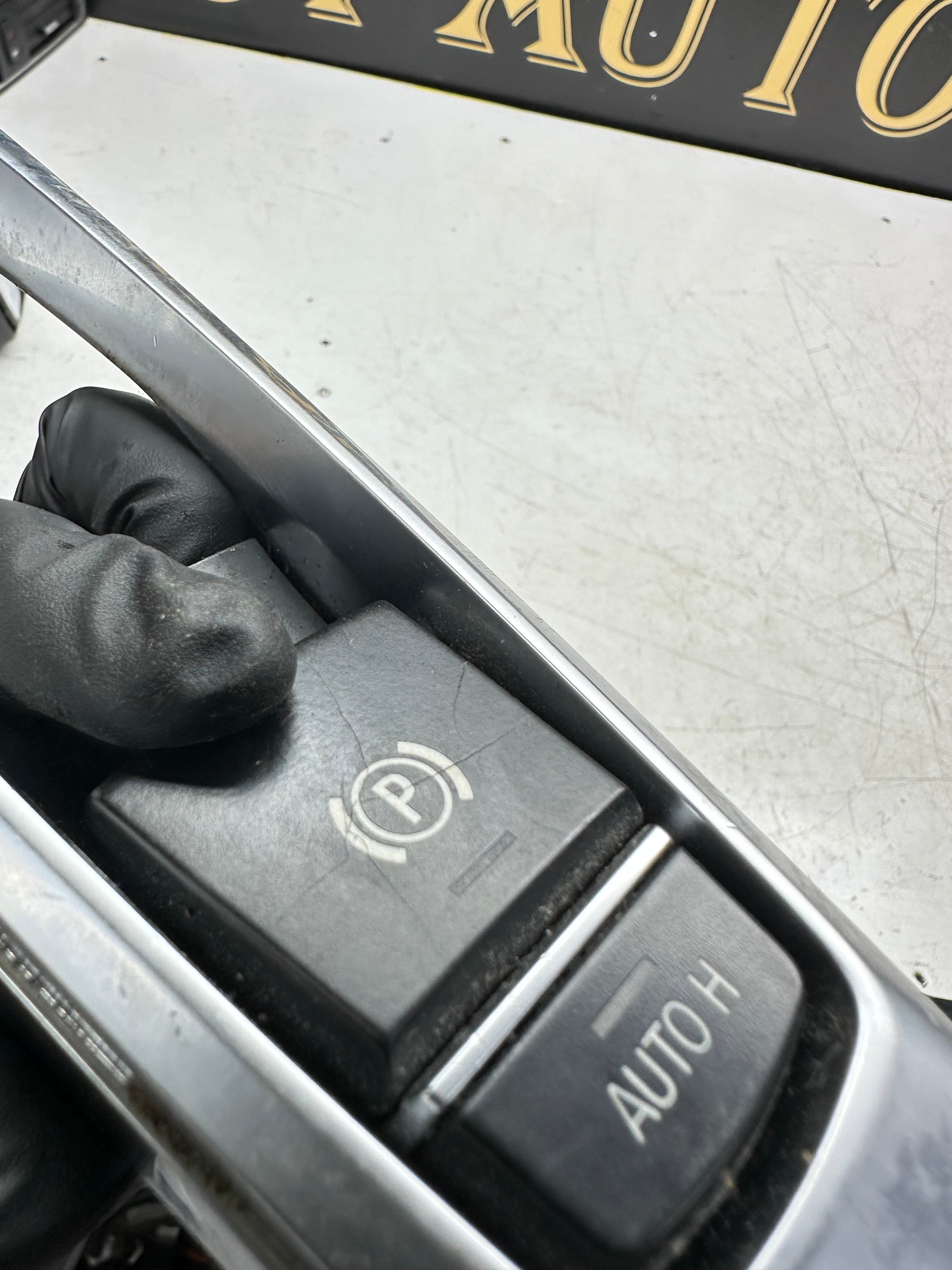 BMW X5 F15 2014 Hand Parking Brake Switch (9355232-01) (105075070R)