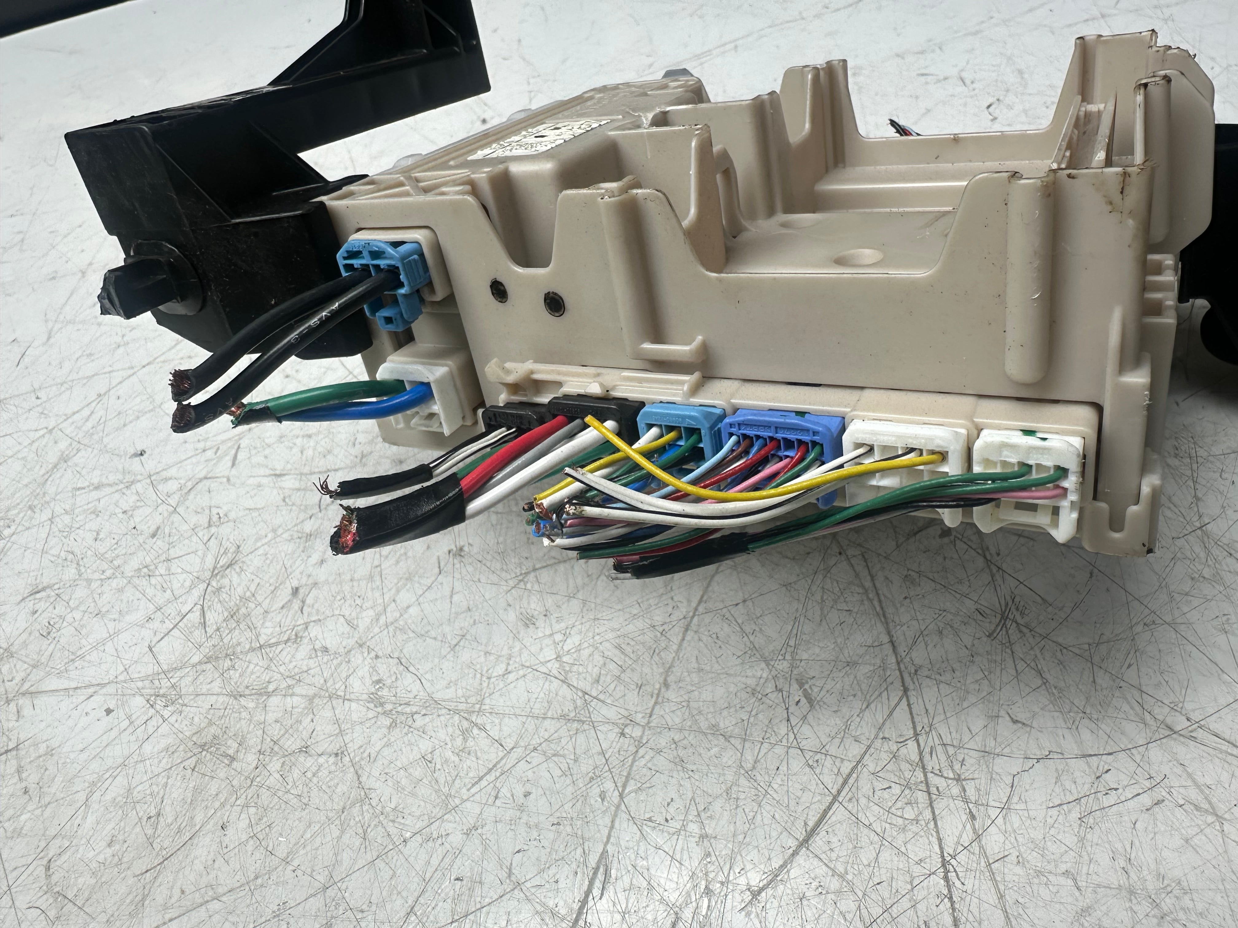 Toyota Aygo XB40 2014–2018 Body Control Module (82730-0H030-A)