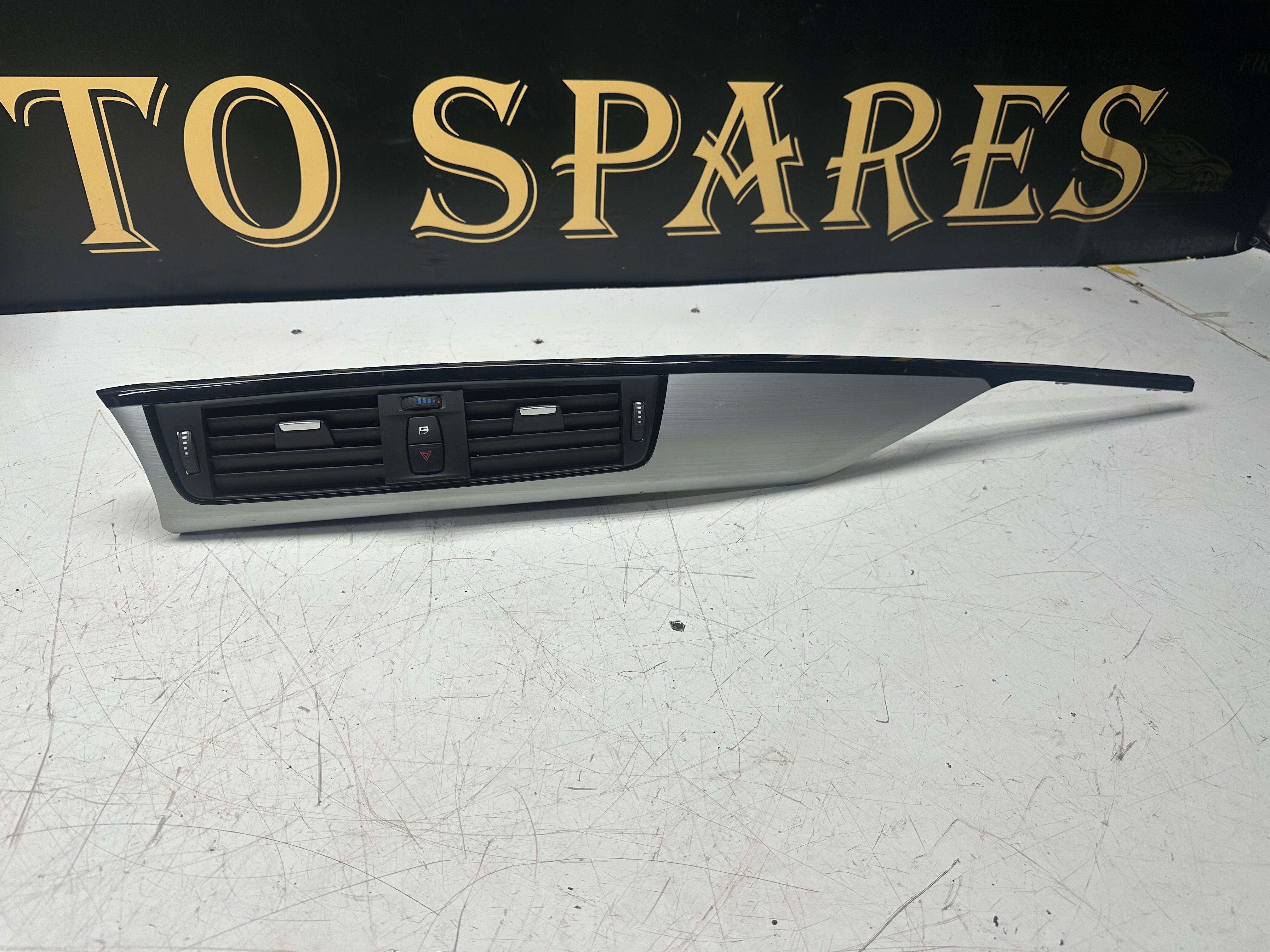 BMW 4 Series F30 F32 F36 Dashboard Trim Cover and Grilles (6827342-02)