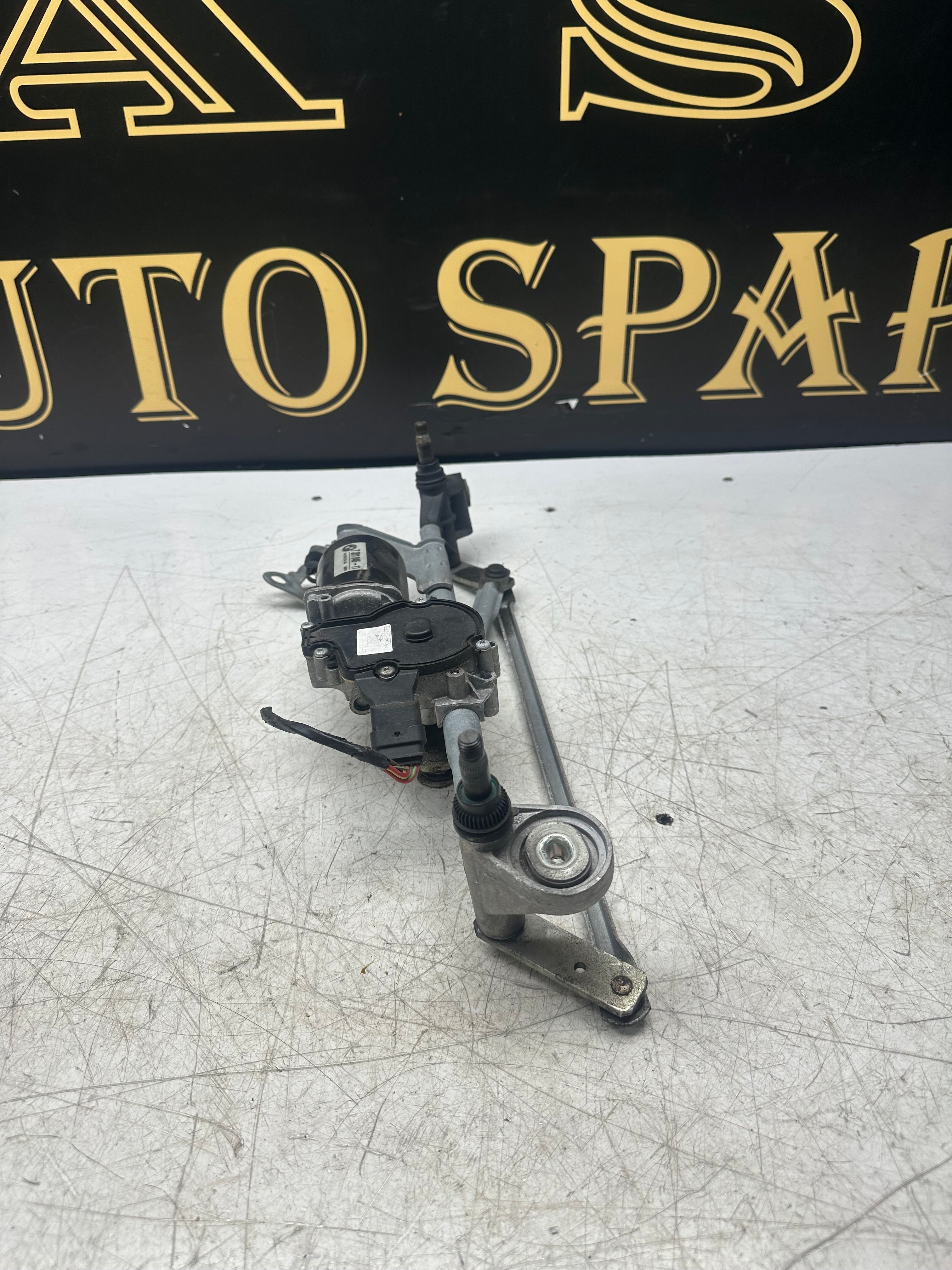 BMW 2 Series F45 / F46 Front Wiper Motor with Linkage 7301046  2014–2021