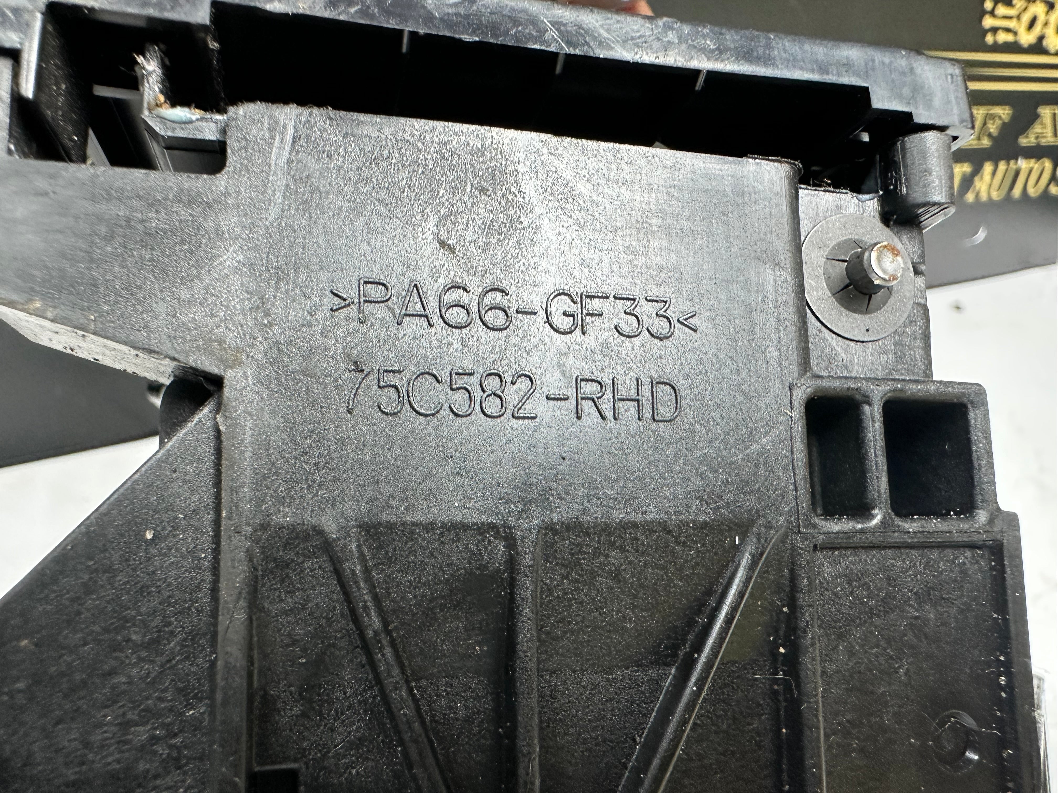 Toyota Auris 2015 Automatic Gear Selector (75C582-RHD) (>PA66-GF3<) (75G187)