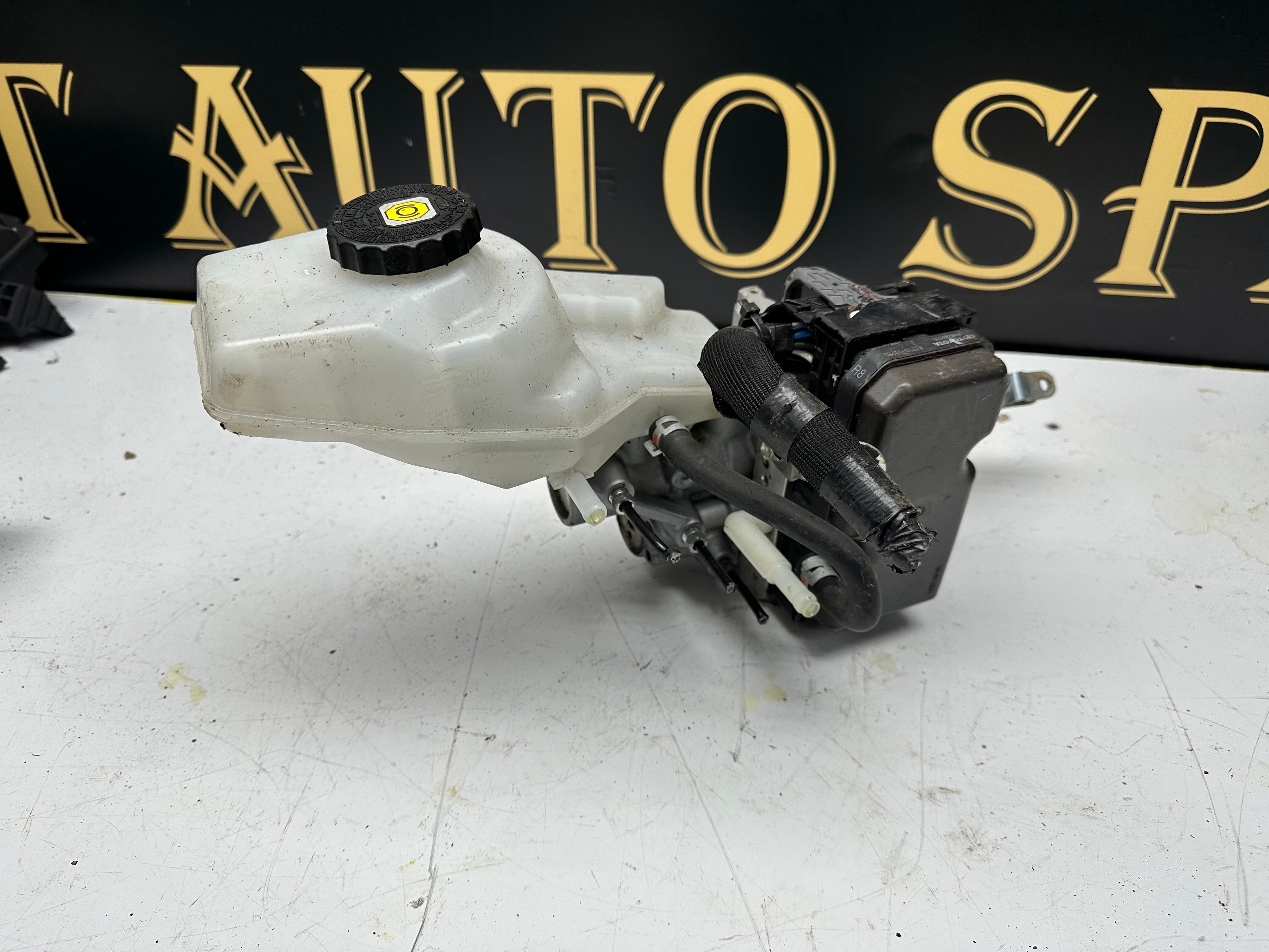 Toyota C-HR ABS Pump Brake Master Cylinder 1.8 Hybrid (47270-47040) (47210-10280)