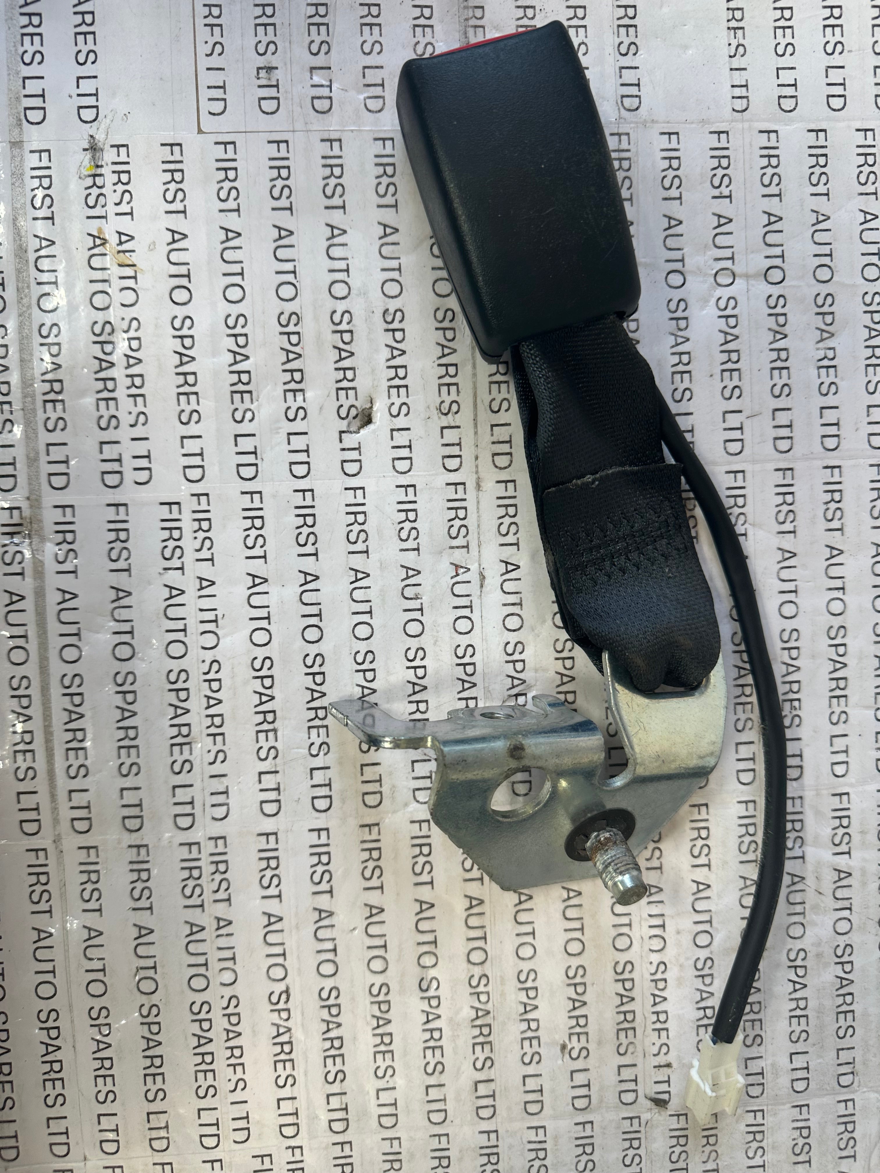 Nissan Qashqai 2018 Rear Left Side Seat Belt Buckle (308333210)