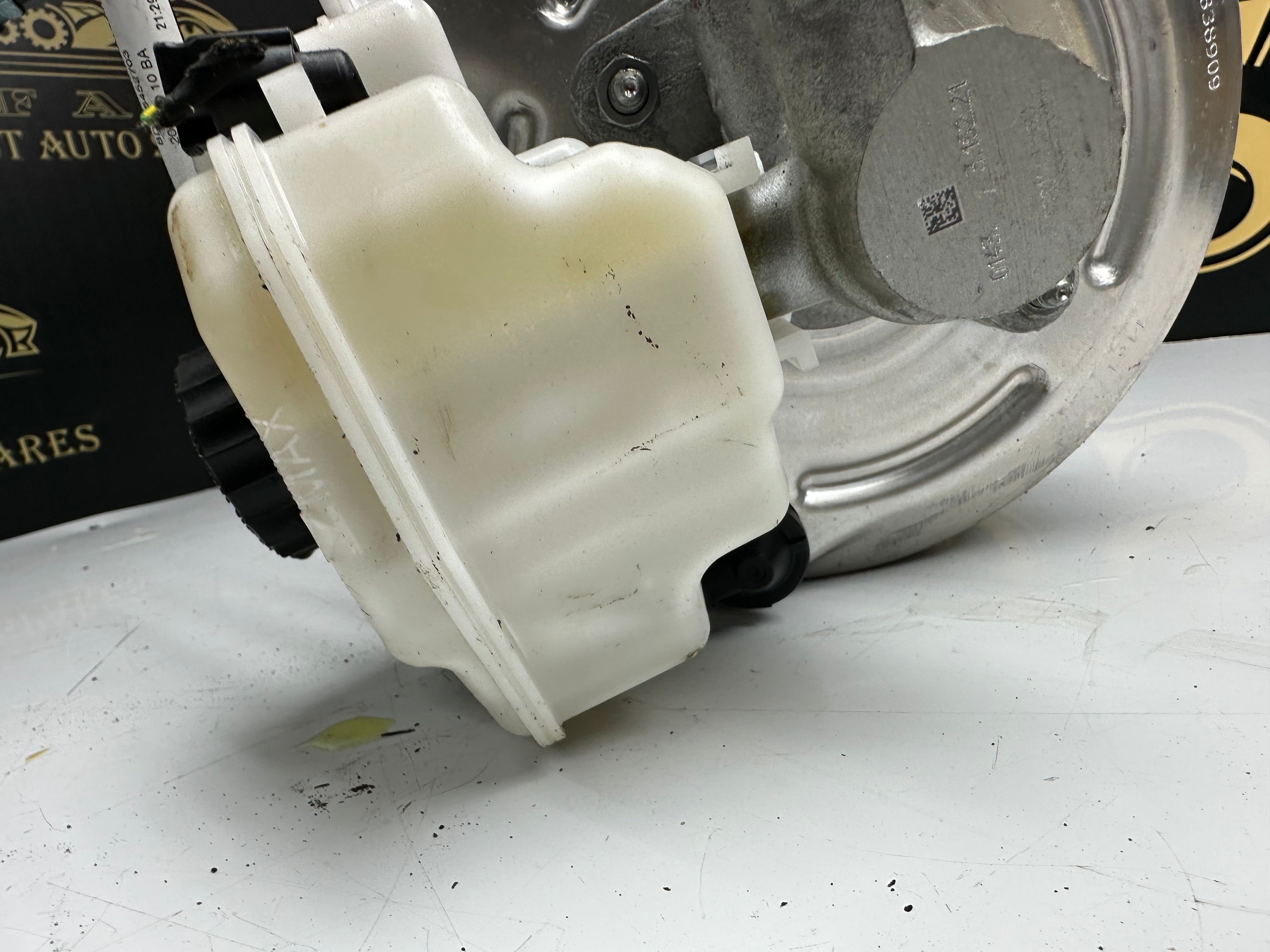 BMW 3 Series G20 G80 G28 330e Plug-In Hybrid Servo Brake (6879424) (0204J01143) Bosch