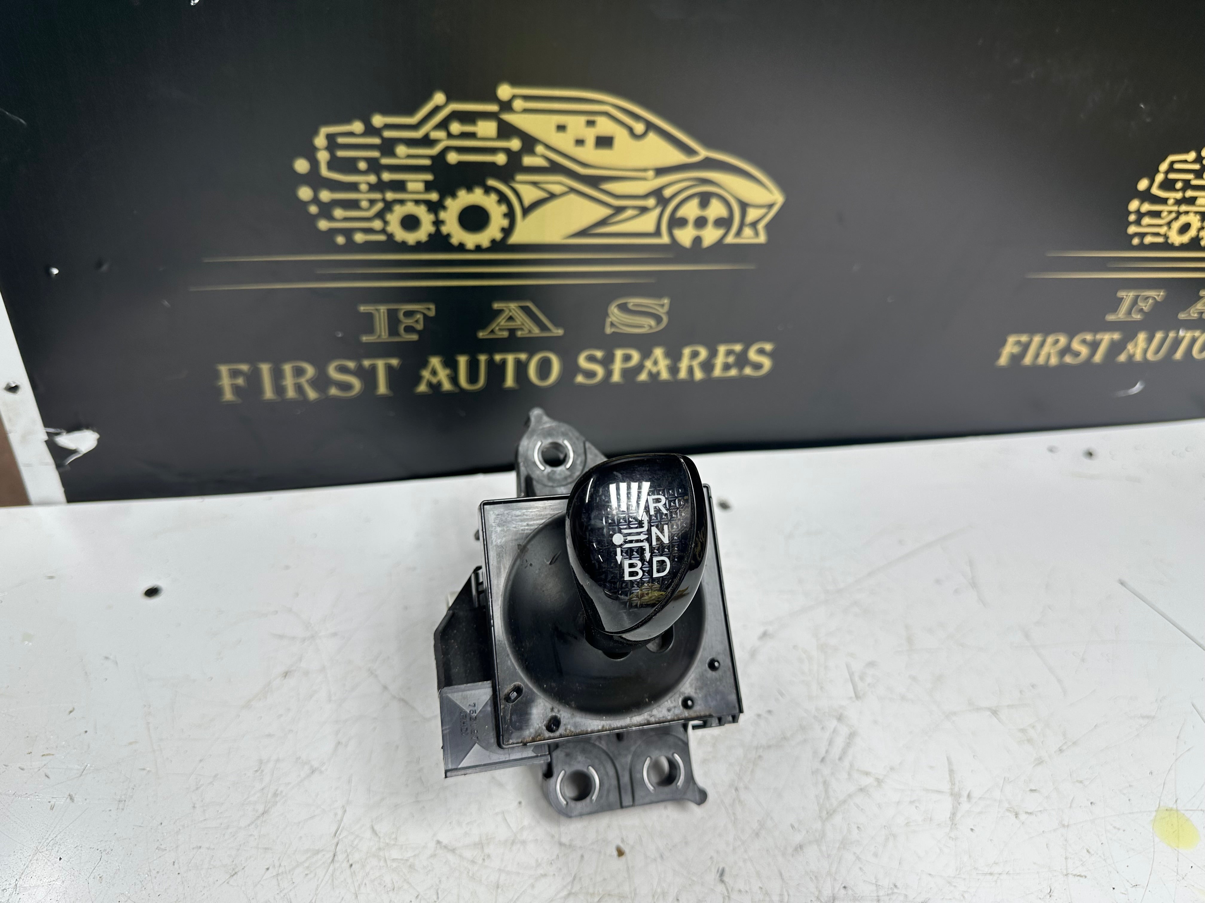 Toyota Auris 2015 Automatic Gear Selector (75C582-RHD) (>PA66-GF3<) (75G187)