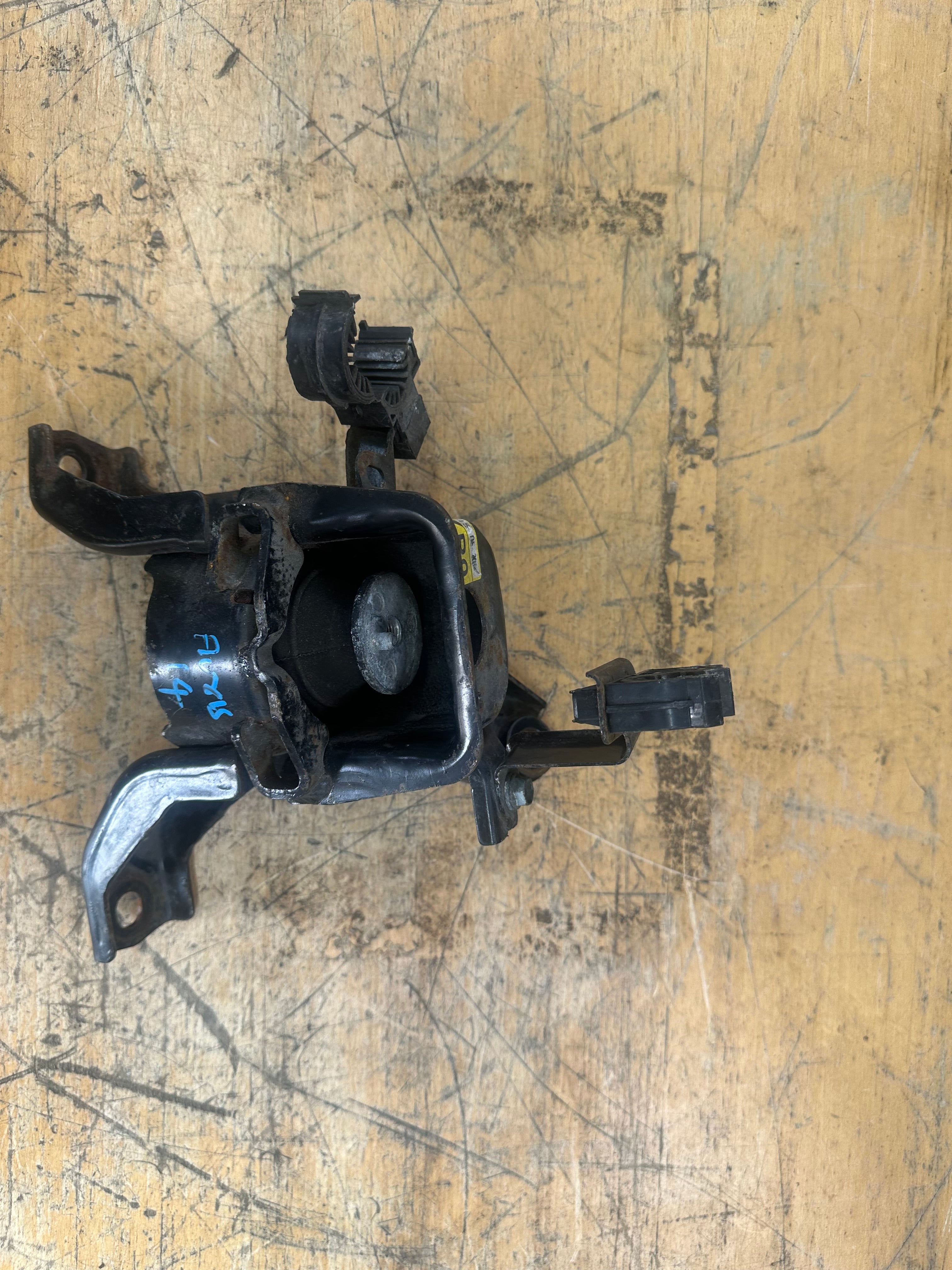 Toyota Auris 2014 Engine Mount Right Driver’s Side
