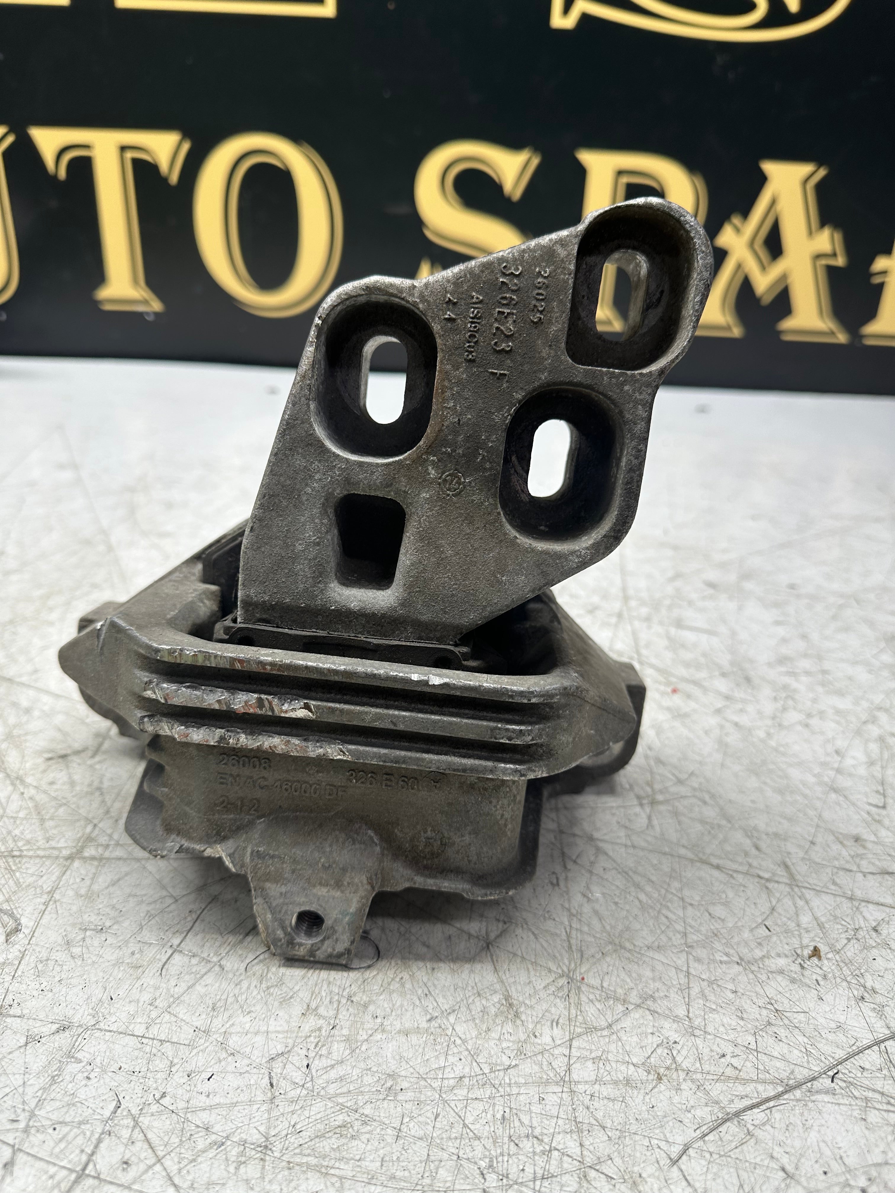 Mercedes-Benz CLA Front Left Engine Mount 26008326 –
