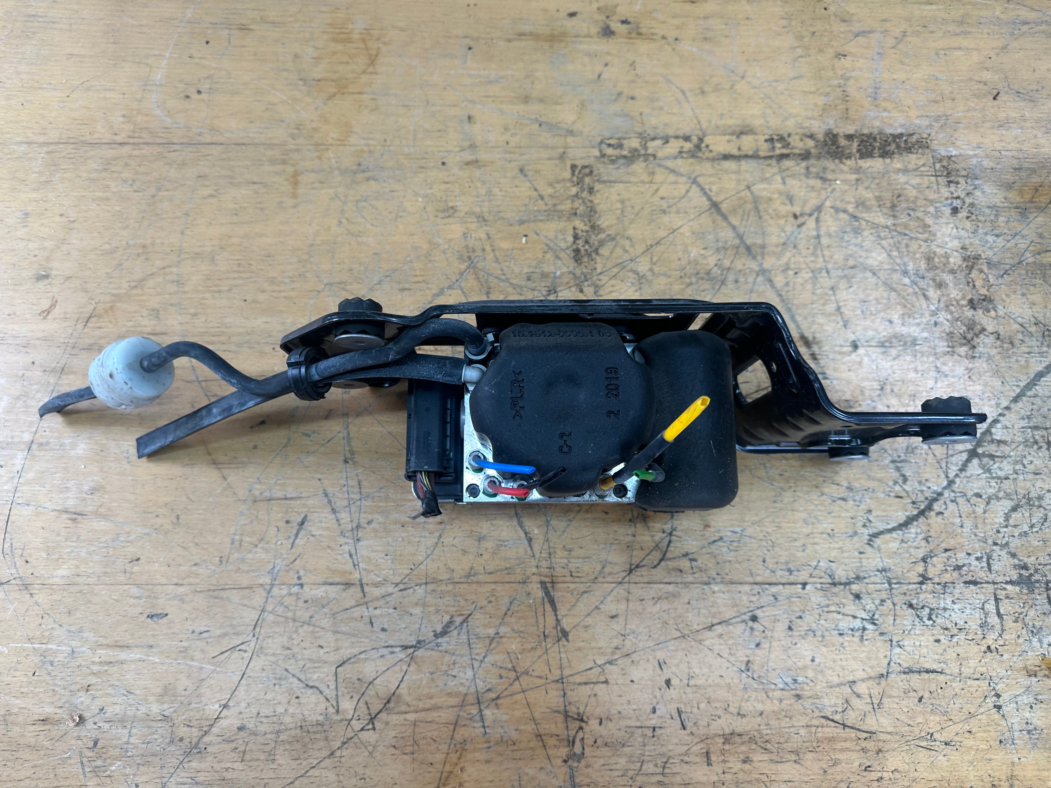 BMW X5 Series G05 2019 Air Suspension Compressor Pump Module 2ALF (6897112)