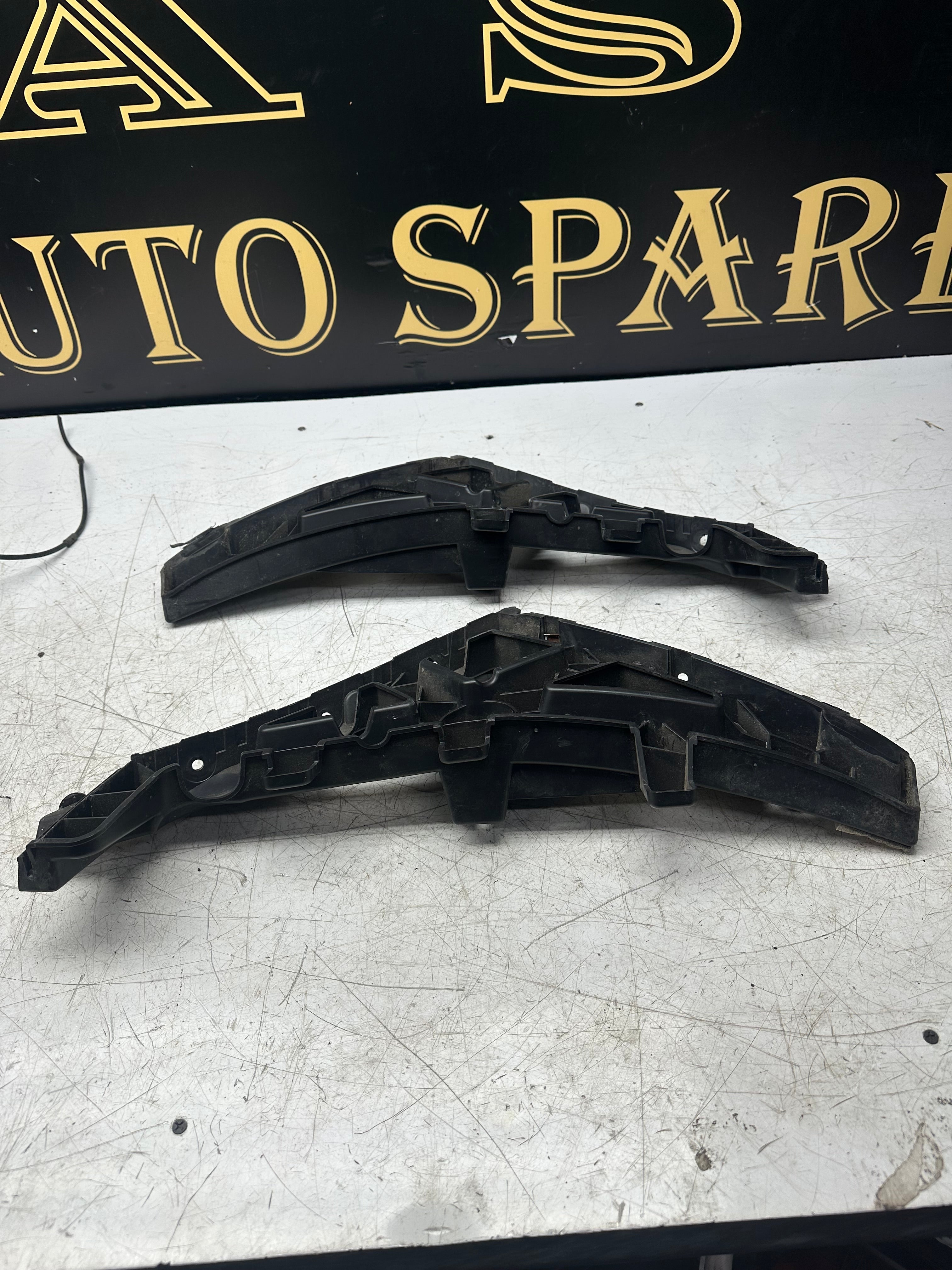 Jaguar XE X760 Rear Bumper Bracket Set Right & Left (2015–Present) (GX73-7A881AC / GX73-17A882AA)