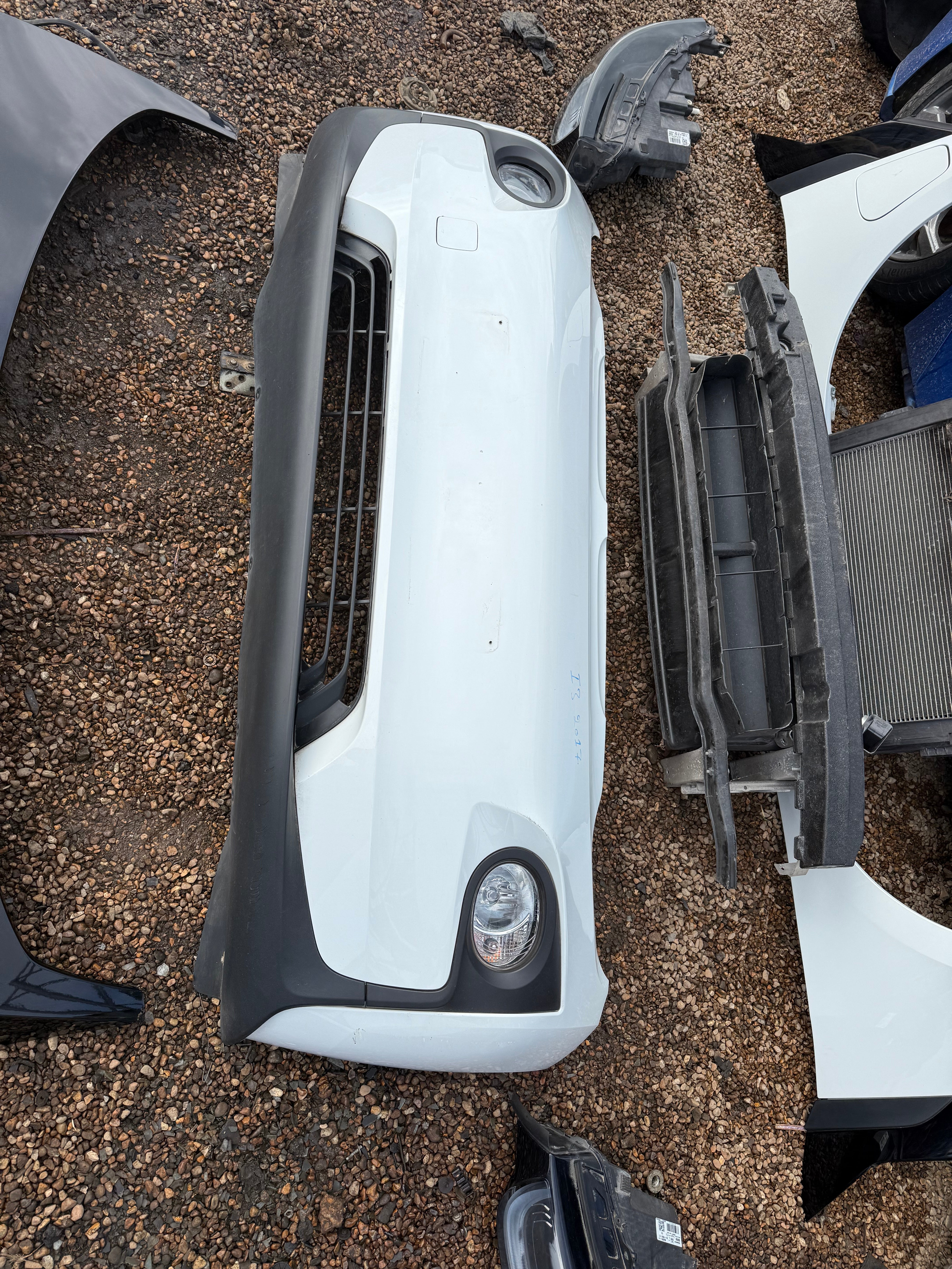 BMW i3 2017 Complete Front End