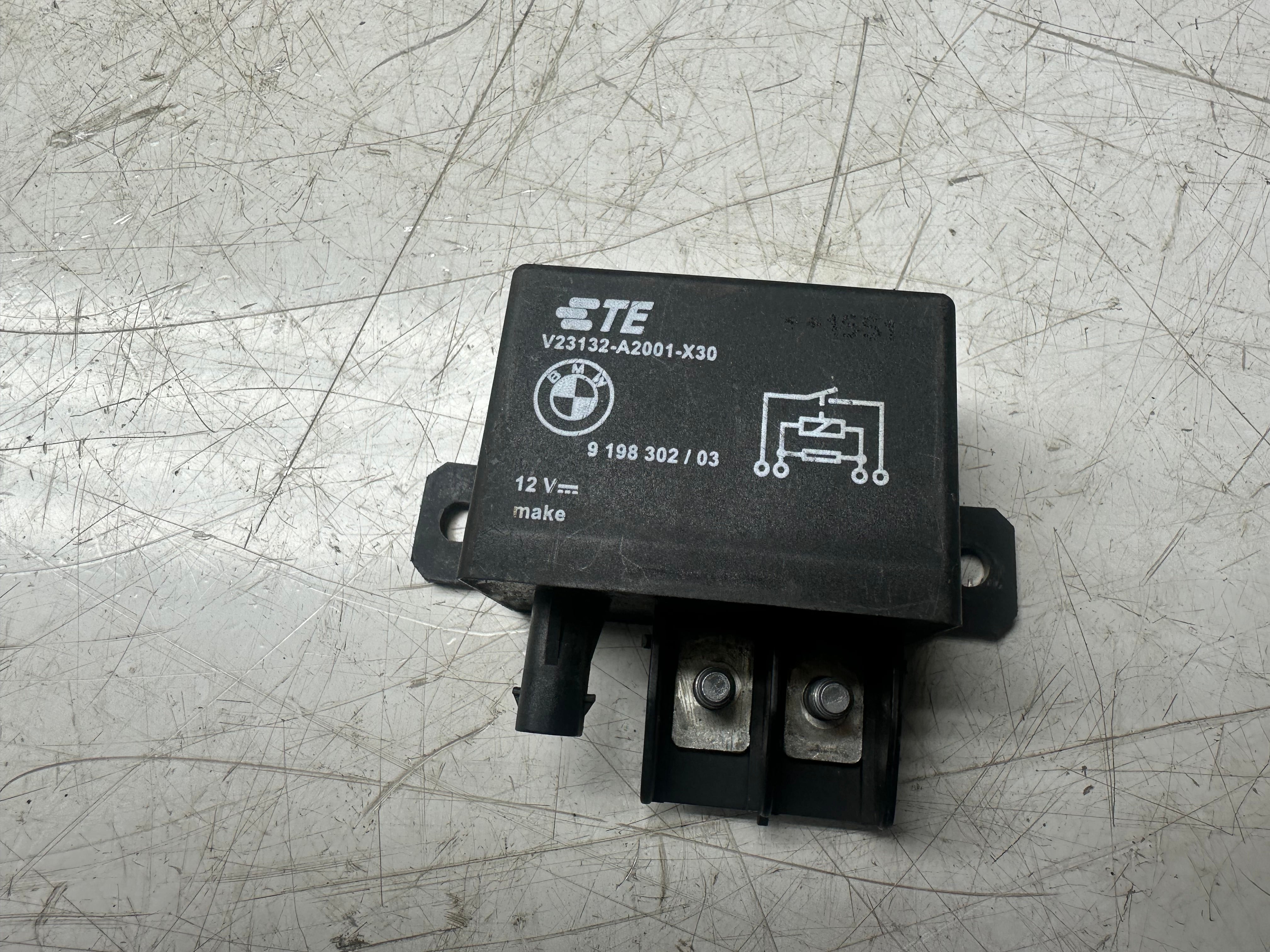 BMW 3 5 6 7 X5 X6 Engine Cooling Fan Relay Control Module (9198302)