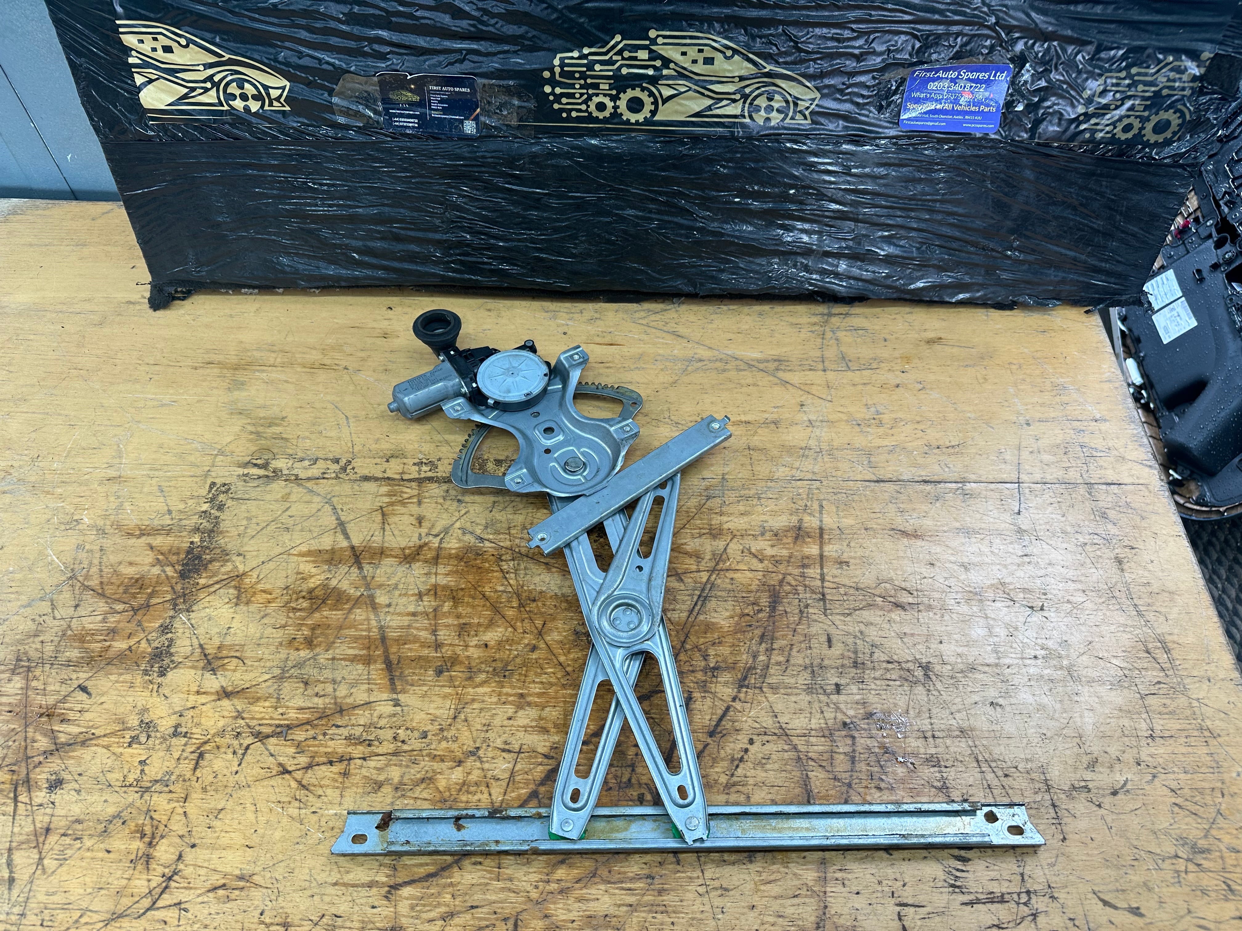 Toyota Auris Rear Right O/S/R Window Regulator (85720-0D120)