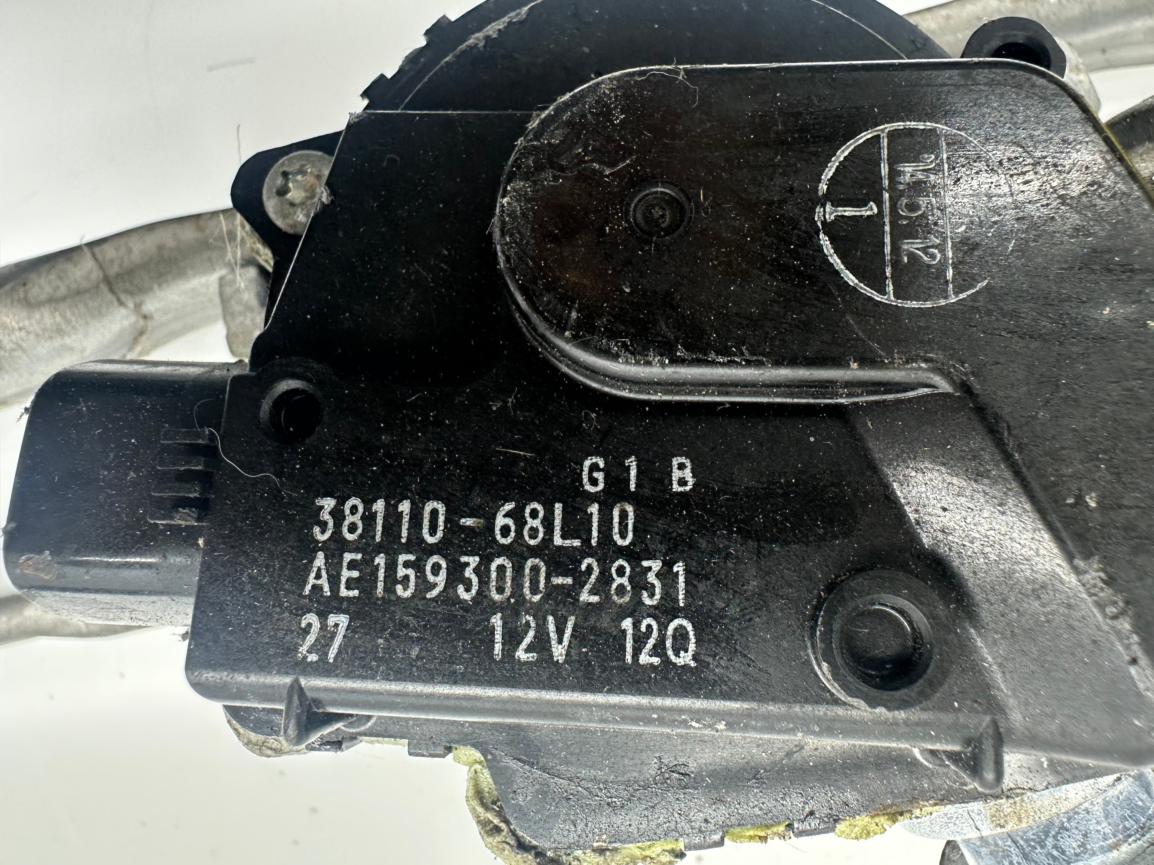 Suzuki Swift SG Front Wiper Motor & Linkage (38110-68L10)