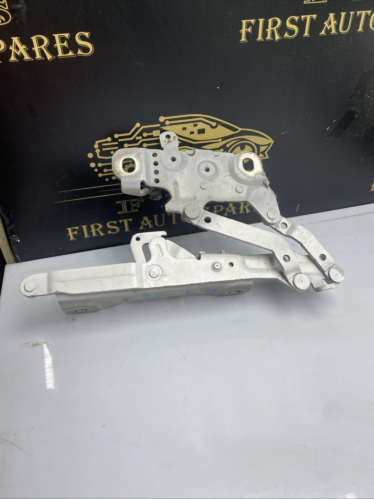 BMW 1 SERIES BONNET HINGE FRONT RIGHT PASSENGER SIDE F20 2011-2015