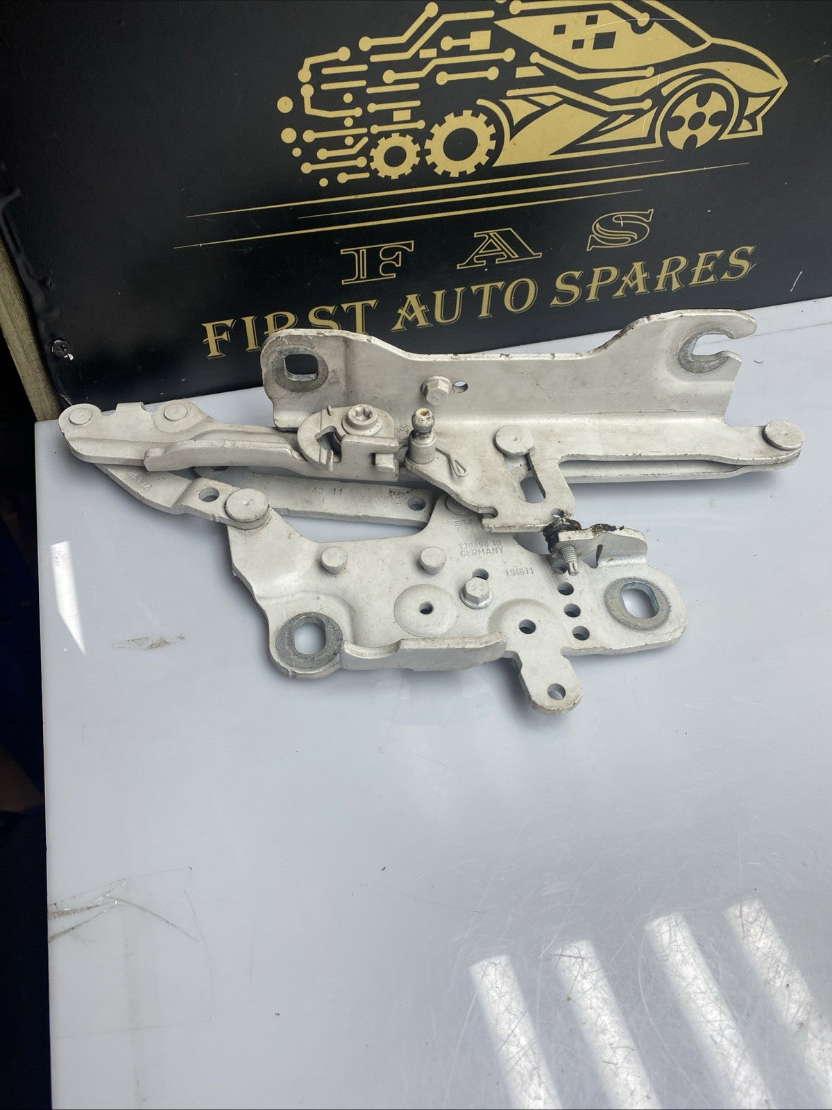 BMW 1 SERIES BONNET HINGE FRONT LEFT PASSENGER SIDE F20 2011-2015