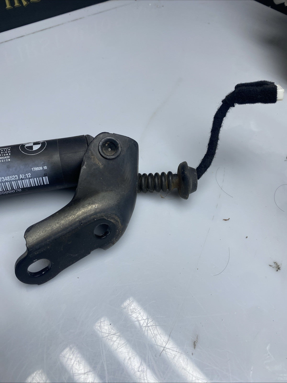 BMW 2 F45 2017 Rear Right Tailgate Trunk Strut Damper 878587