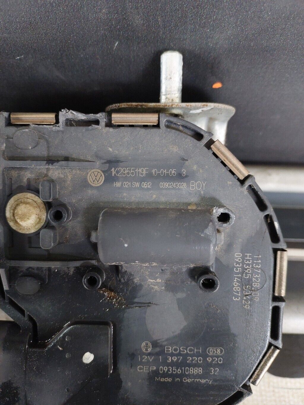 VOLKSWAGEN GOLF WIPER MOTOR & LINKAGE 2010