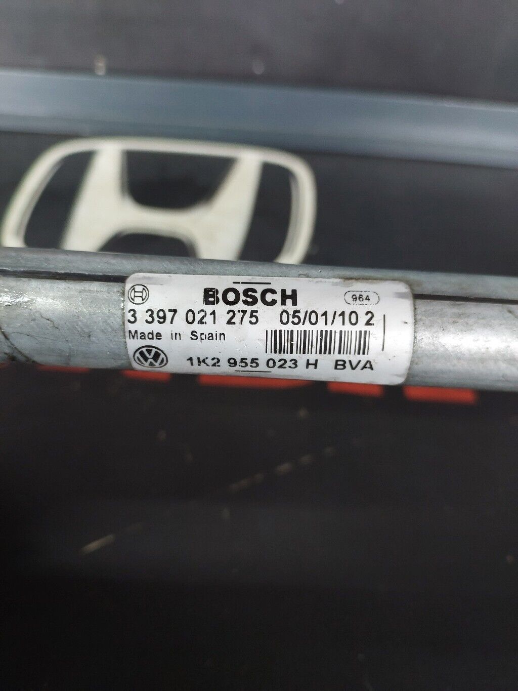 VOLKSWAGEN GOLF WIPER MOTOR & LINKAGE 2010