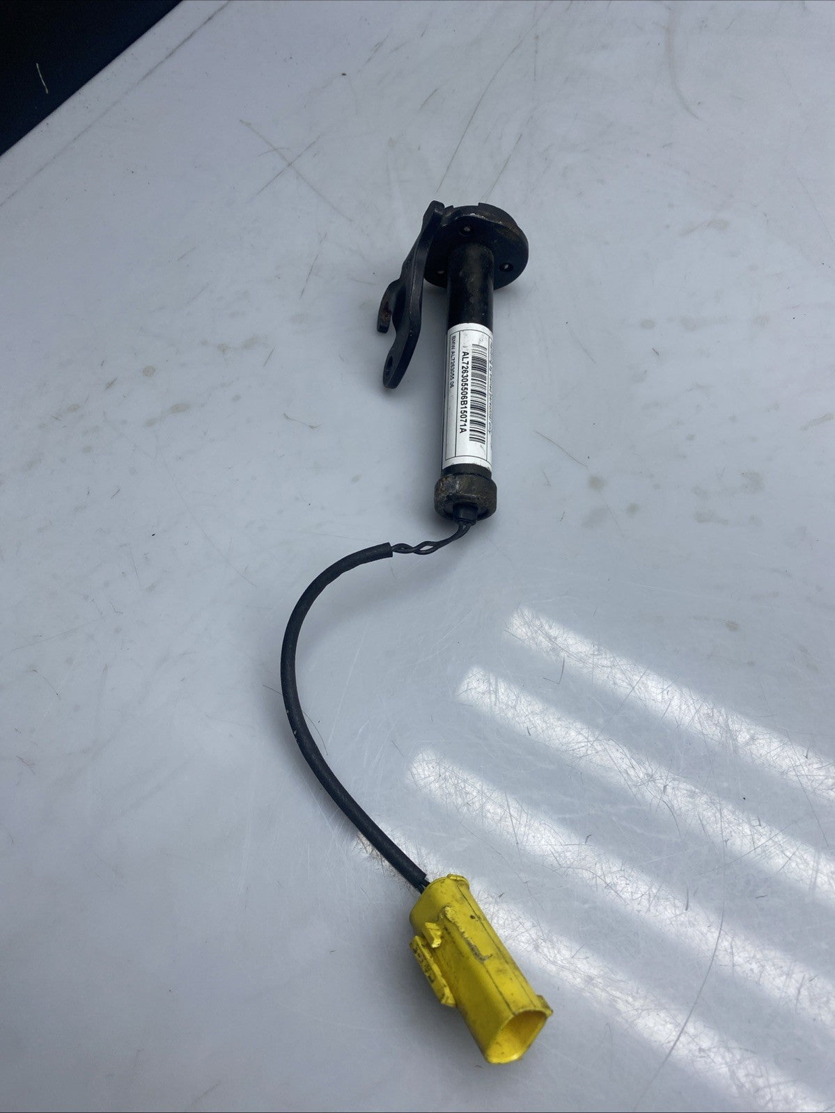 GENUINE BMW 5 SERIES F10 2016 LCI BONNET ACTUATOR LEFT SIDE 7263055