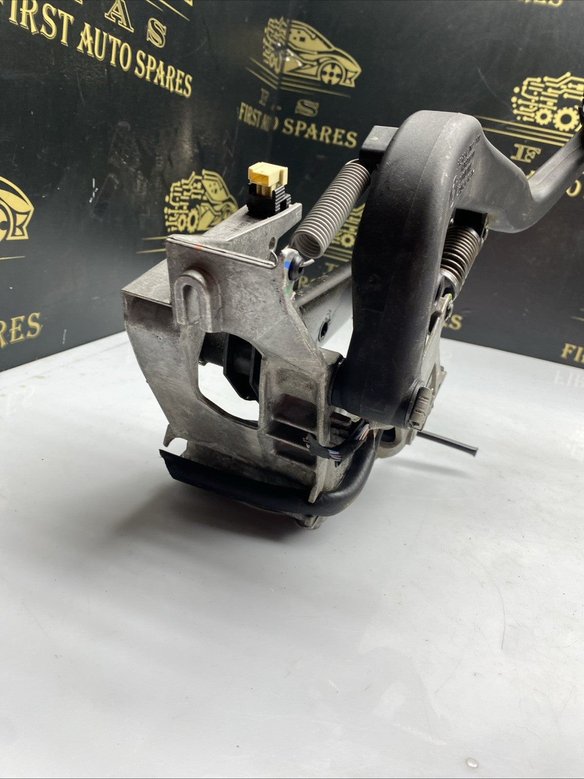 BMW 1 SERIES  F20 F21 2012 Pedal assembly box foot controls 6762250