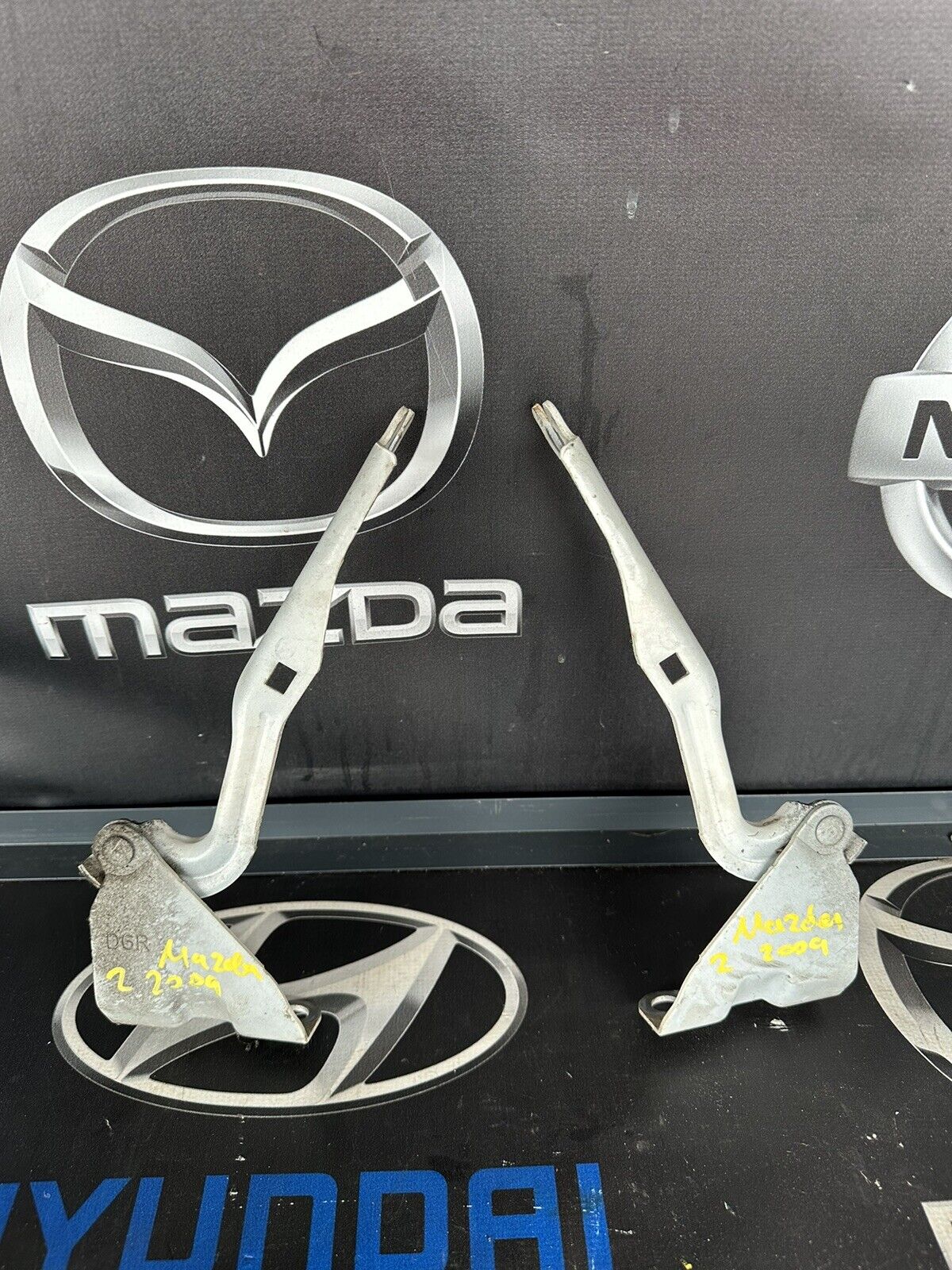 MAZDA 2 BONNET HINGES PAIR OF FRONT LEFT & RIGHT 2009