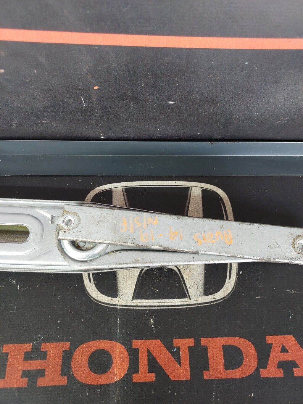 TOYOTA AURIS 14-19 N/S FRONT LEFT DOOR WINDOW REGULATOR MOTOR