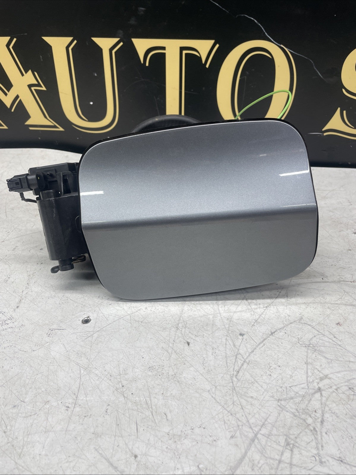 BMW X6 SERIES FUEL FILLER FLAP COVER HOUSING CARRIER BLACK 475 7297009 F16 F86