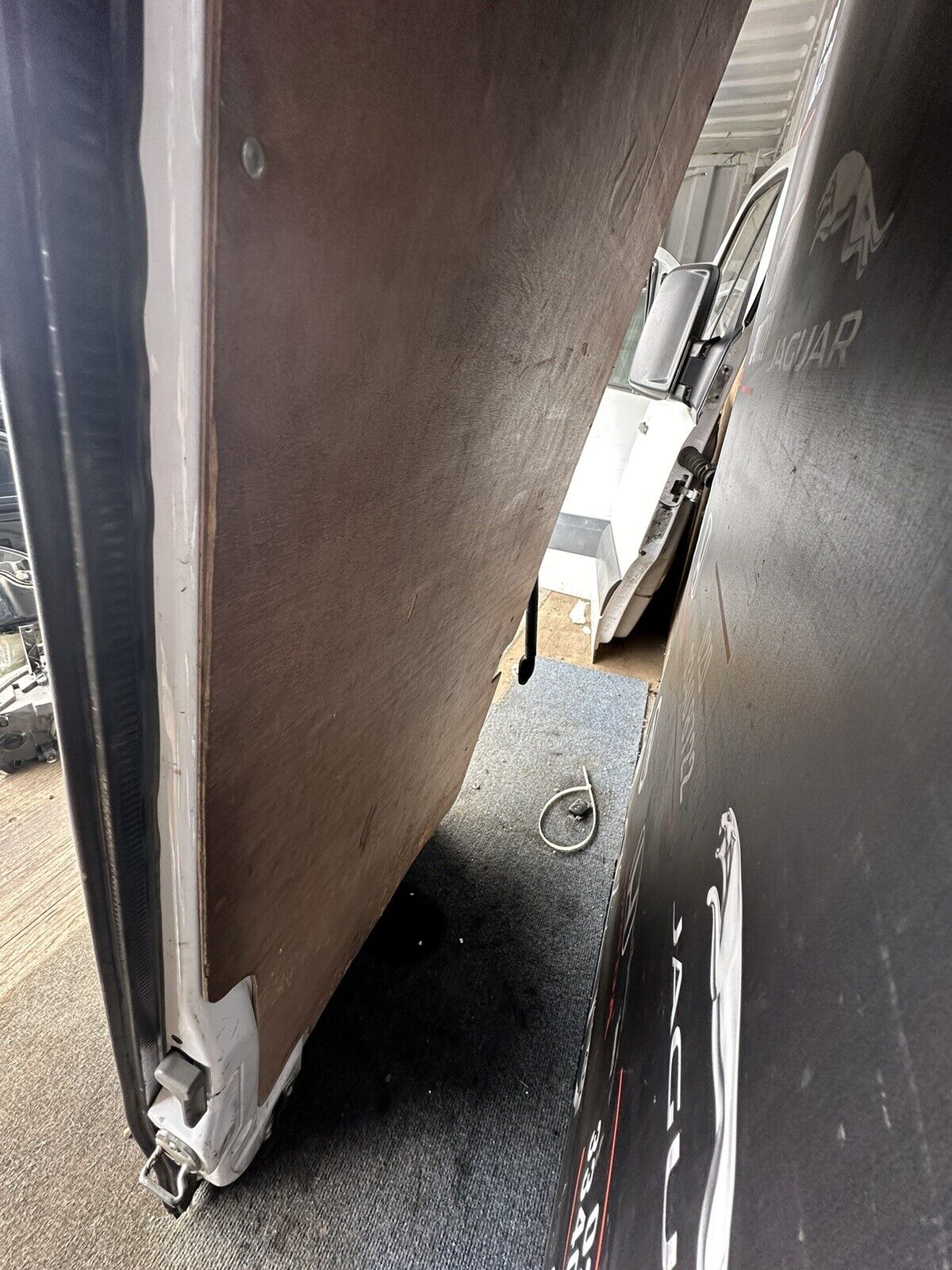 MERCEDES SPRINTER W906 NSR PASSENGER SIDE REAR DOOR COMPLETE WHITE