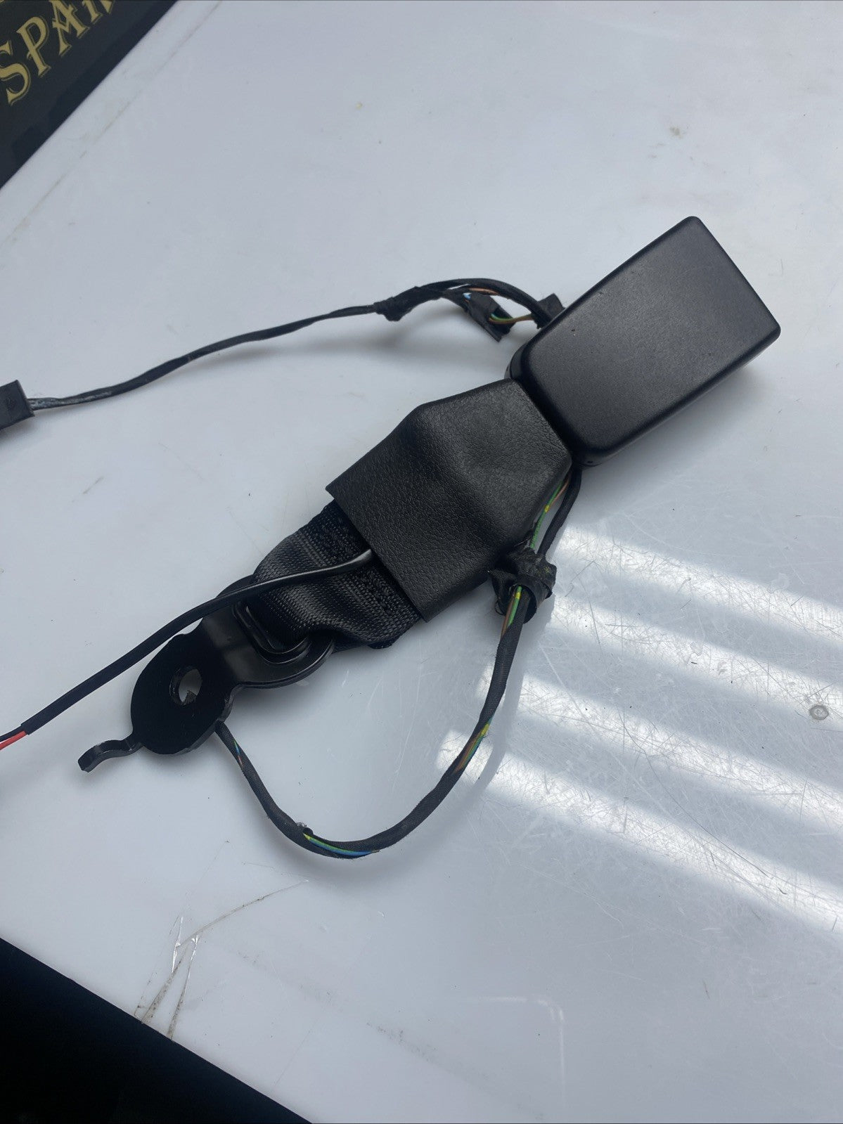 GENUINE BMW 5 SERIES F10 F11 REAR CENTRE SEAT BELT BUCKLE 7243275-04