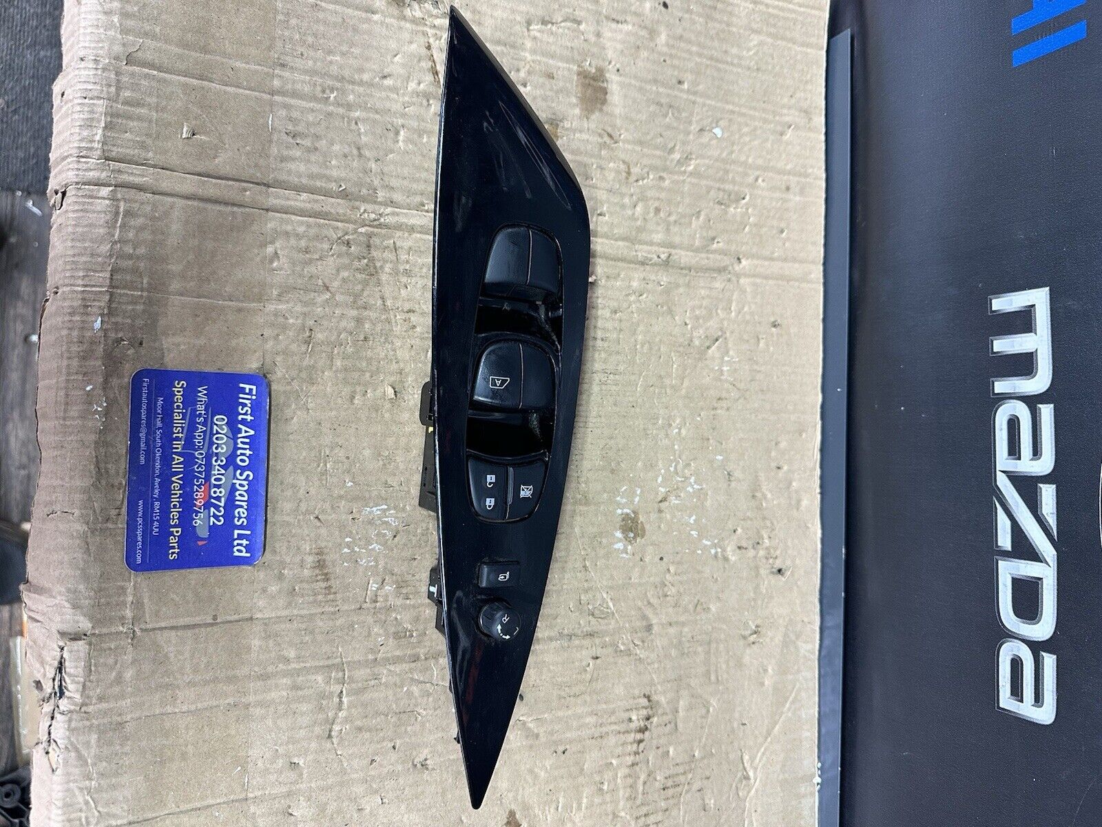 NISSAN LEAF MK2 2018-2024 DRIVERS DOOR WINDOW SWITCH  254015SJ0A