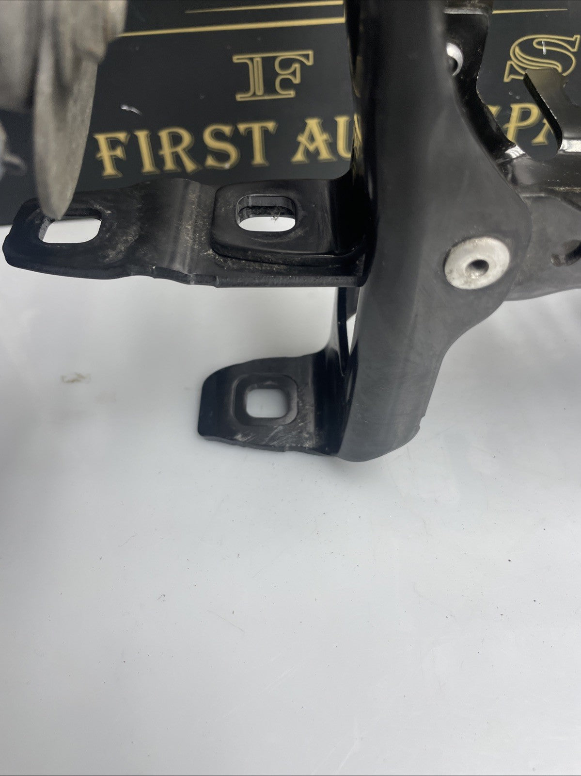 BMW 5 G30 G31 G38 2019 Front right headlight headlamp mounting bracket 7383858