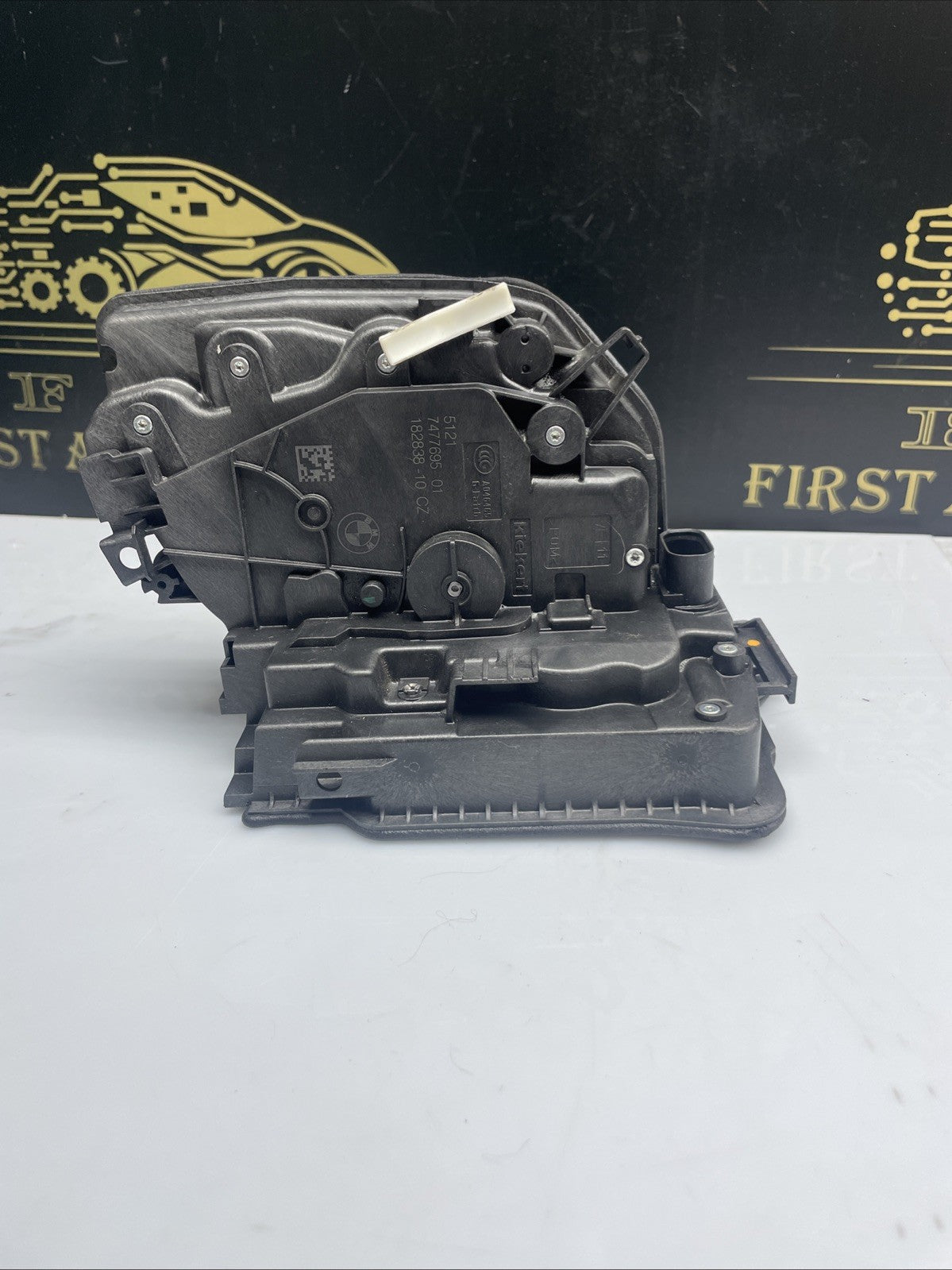 BMW 520 G30 DOOR LOCK MECH LEFT FRONT 7477695