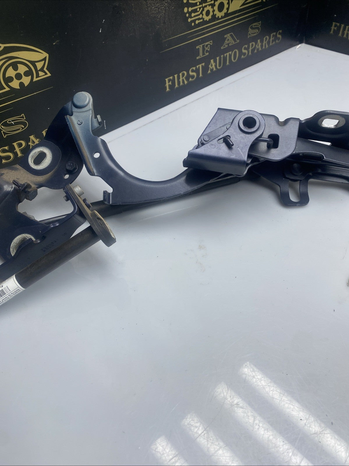 BMW 2 SERIES F45 F46 2015-2021 BONNET HINGE AND ACTUATOR LEFT N/S PASSENGER
