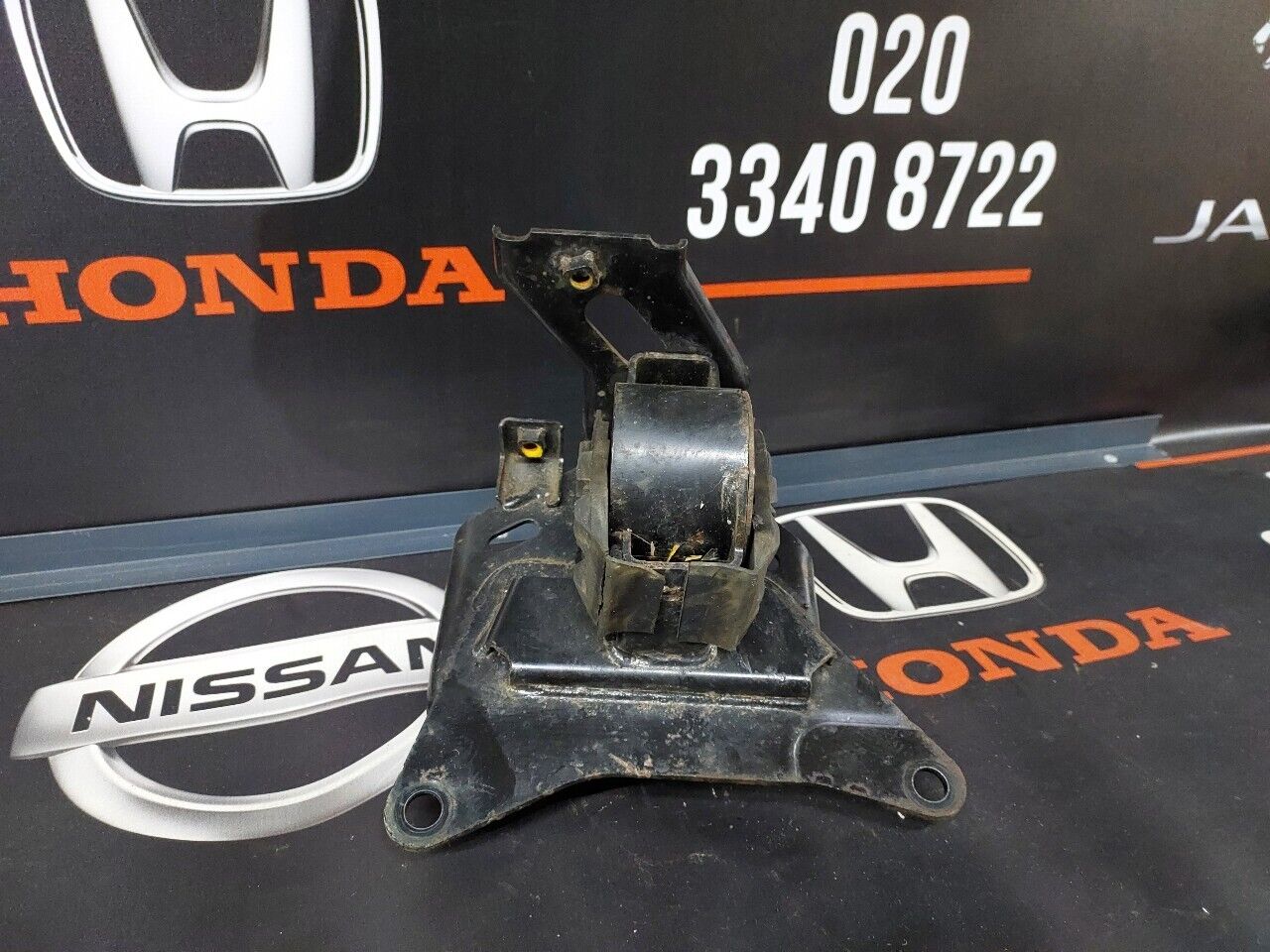 TOYOTA YARIS ENGINE MOUNT 2013