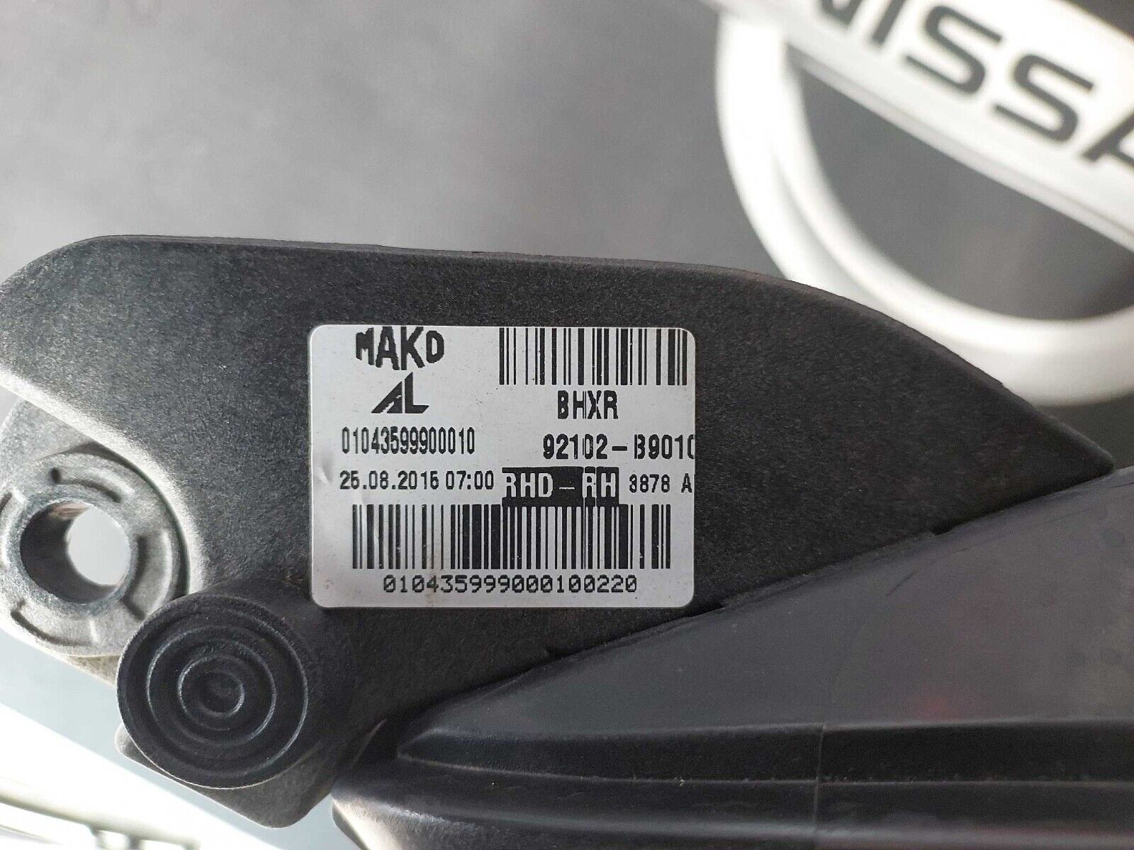 HYUNDAI i10 O/S FRONT HEADLIGHT 2016