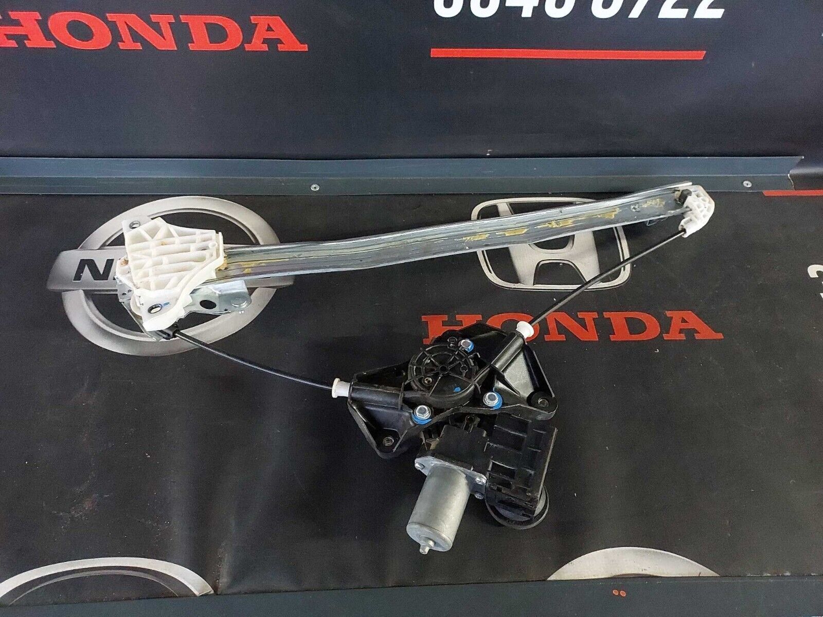 TOYOTA YARIS N/S FRONT WINDOW REGULATOR MOTOR 2022