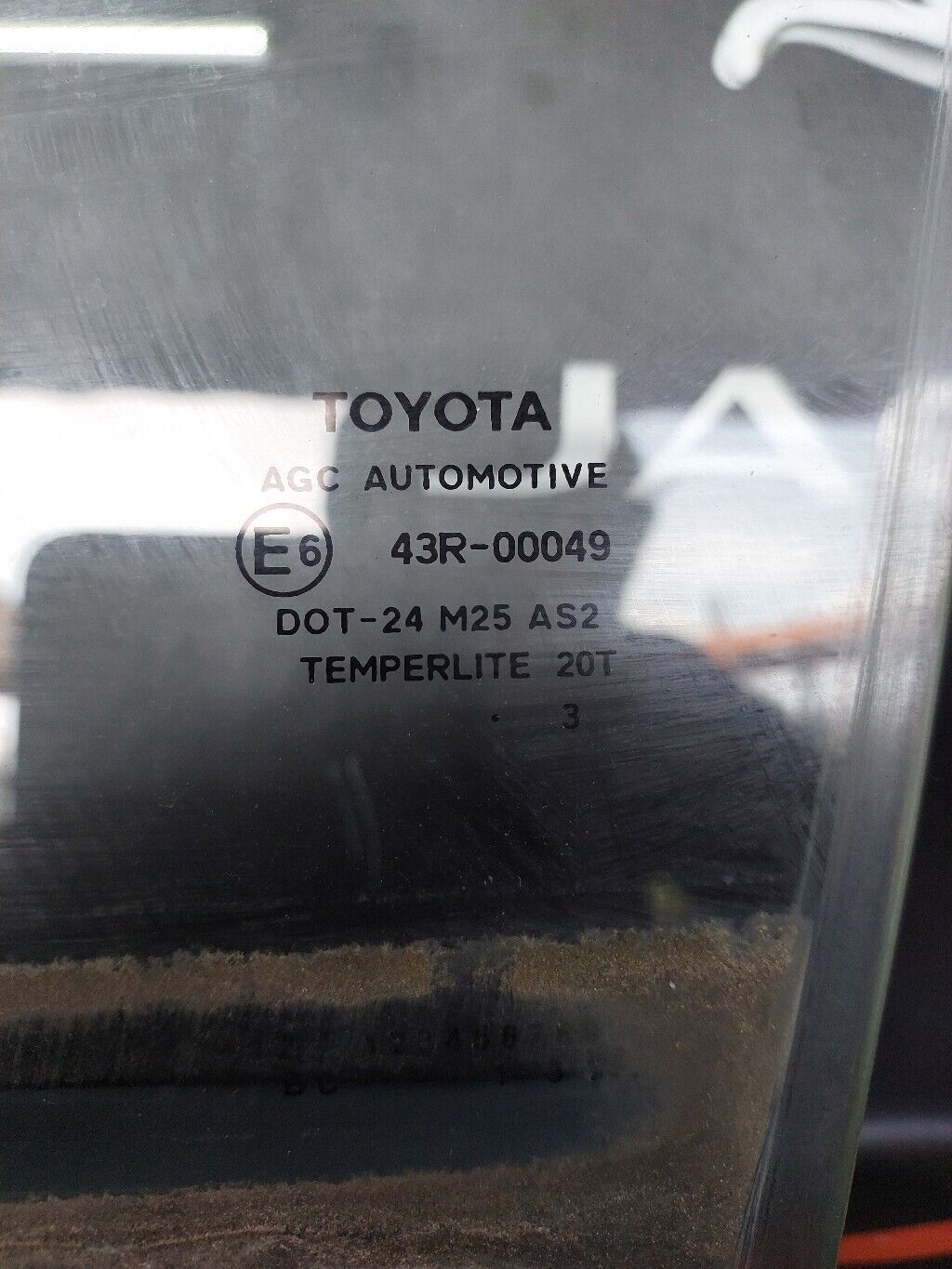 TOYOTA AURIS N/S FRONT DOOR WINDOW GLASS LH 14-19
