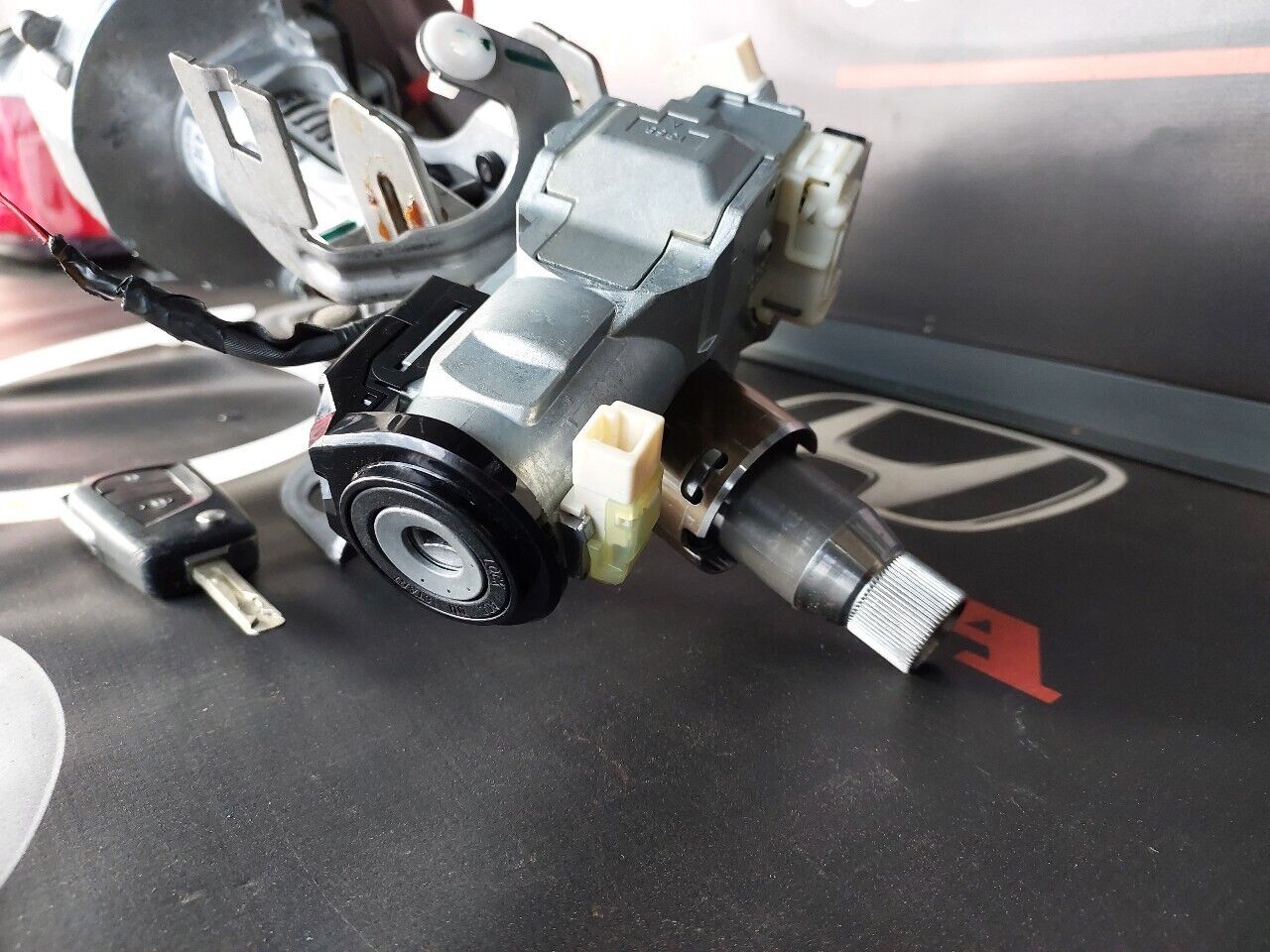 TOYOTA YARIS STEERING COLUMN & IGNITION BARREL WITH KEY 2021