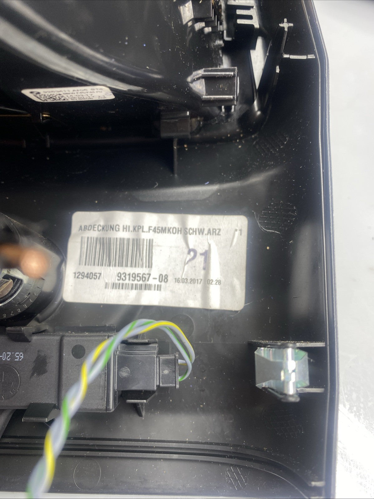 BMW 2 F45 2015 Rear air vent grill 9319567 DVV22869