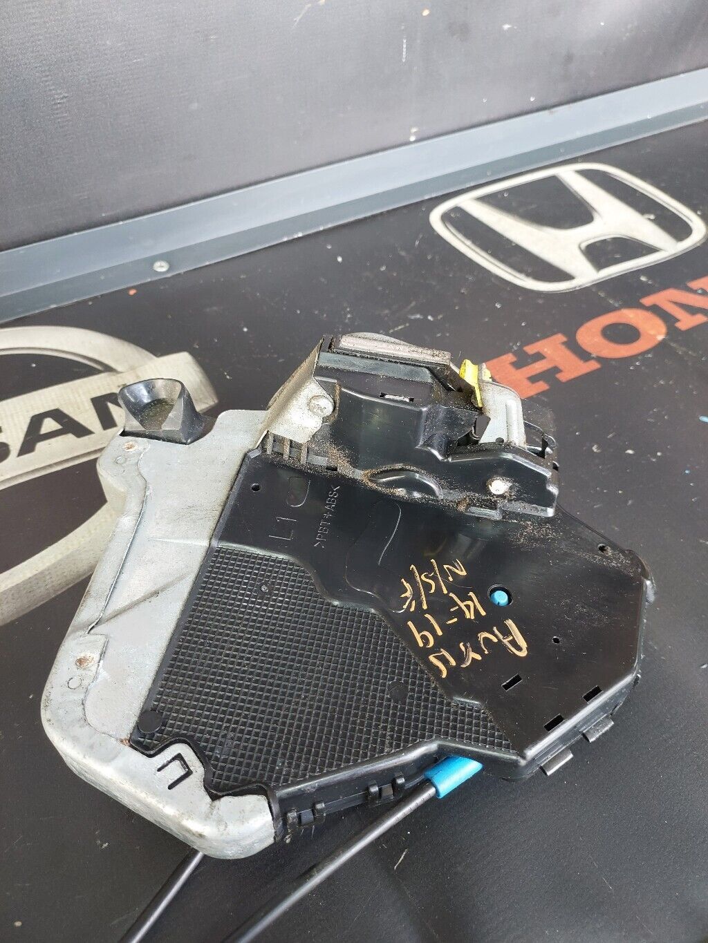 TOYOTA AURIS 14-19 N/S FRONT LEFT DOOR LOCK MECHANISM